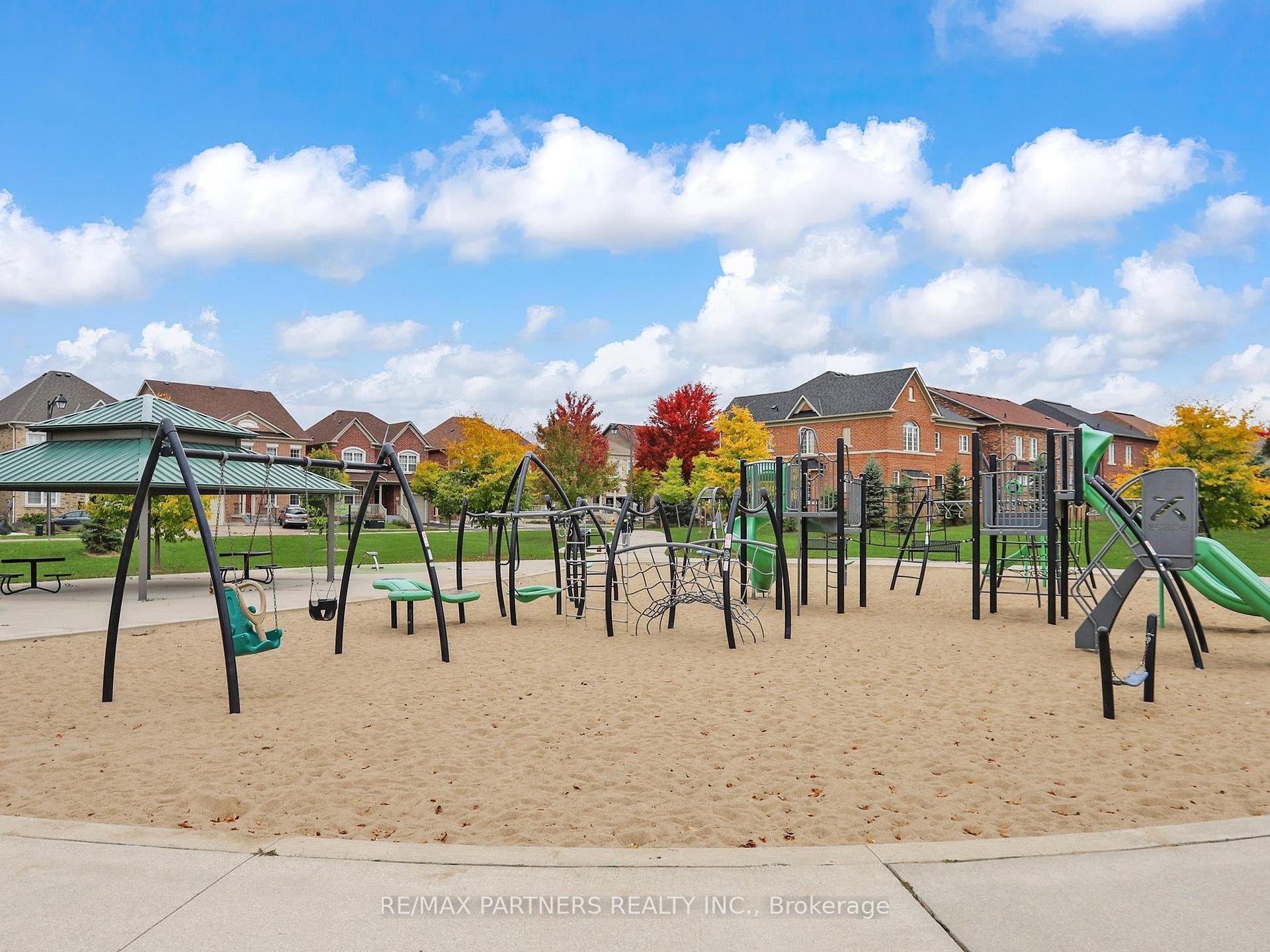 Photo 12 of 29 Robert Osprey Drive, Markham, Cathedraltown — HOMEH