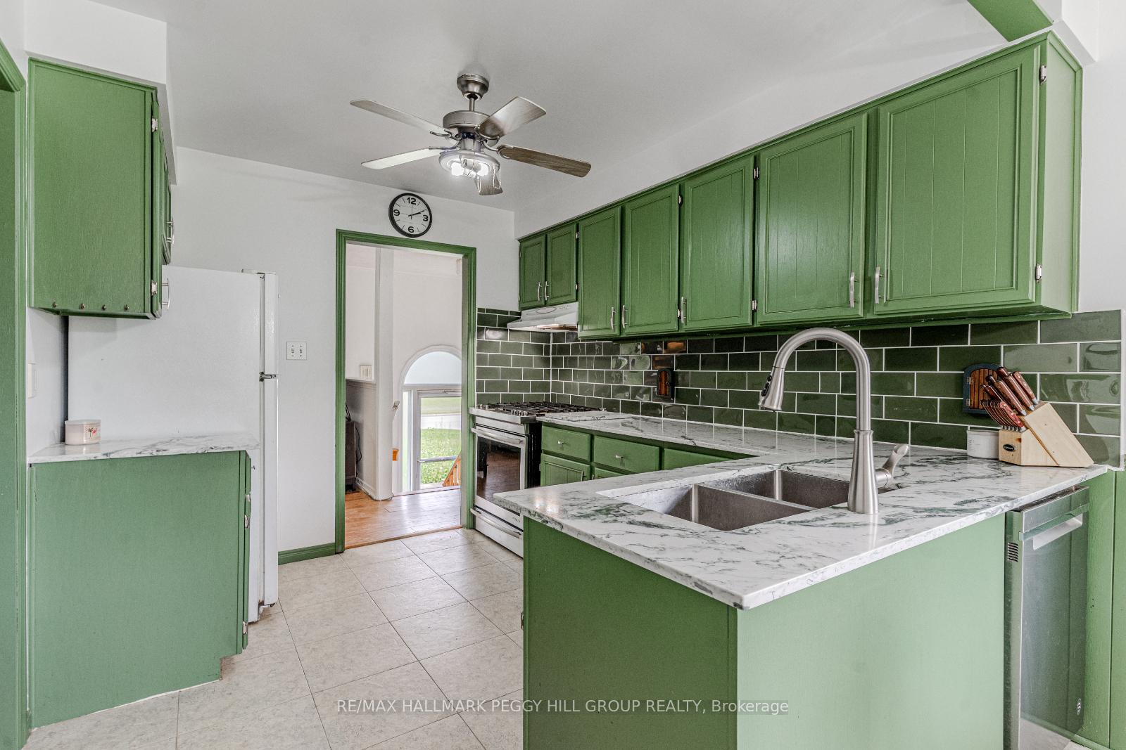 Photo 14 of 2121 Gordon Street, Innisfil, Stroud — HOMEH