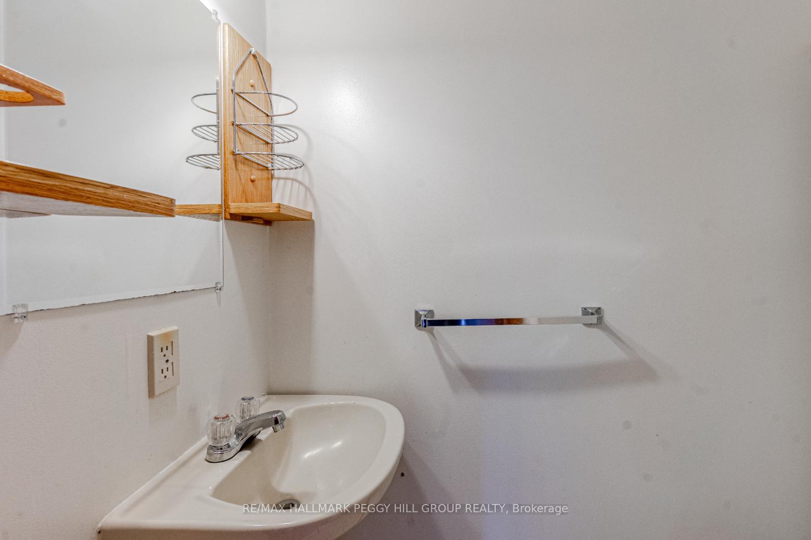 Photo 4 of 2121 Gordon Street, Innisfil, Stroud — HOMEH