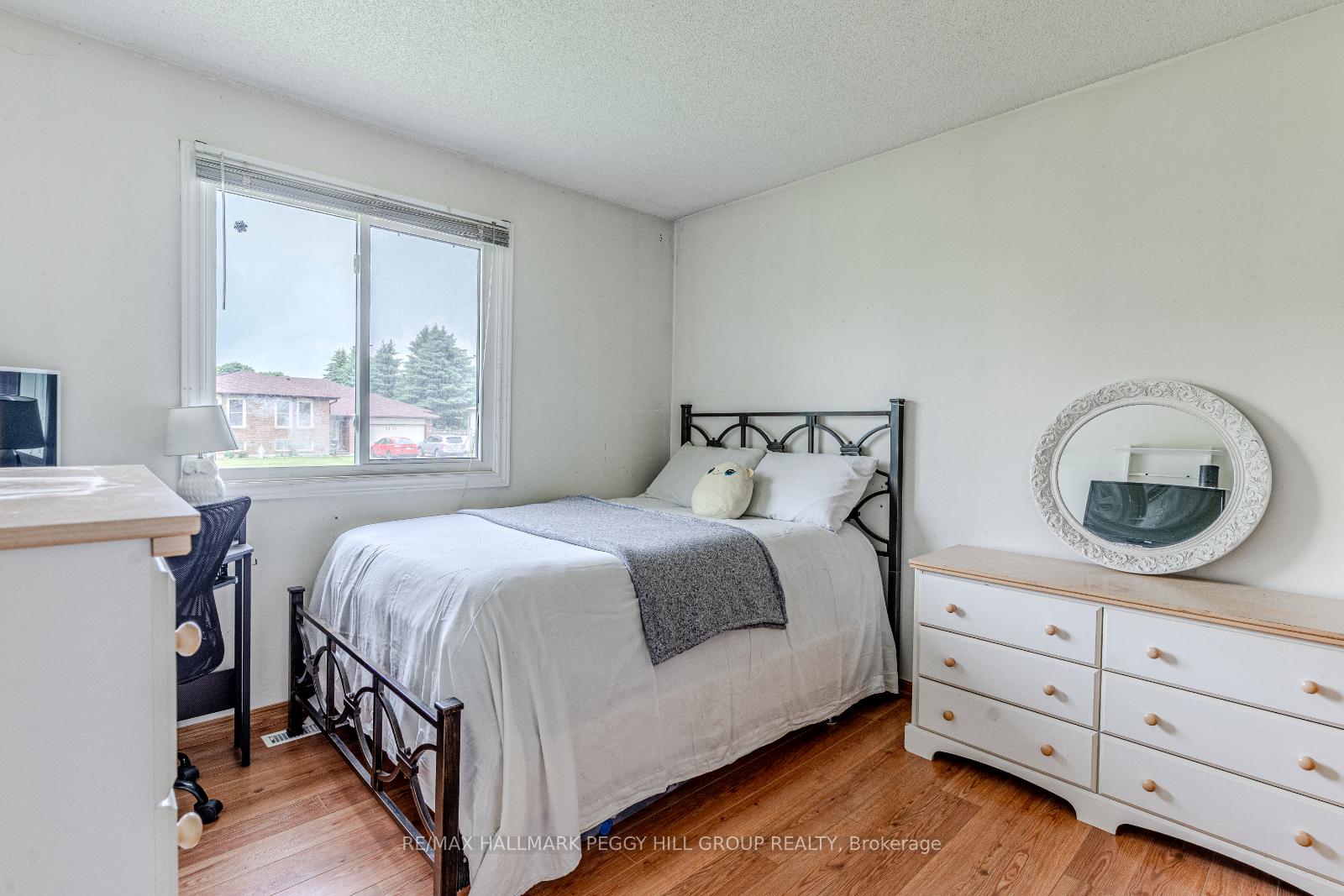 Photo 5 of 2121 Gordon Street, Innisfil, Stroud — HOMEH