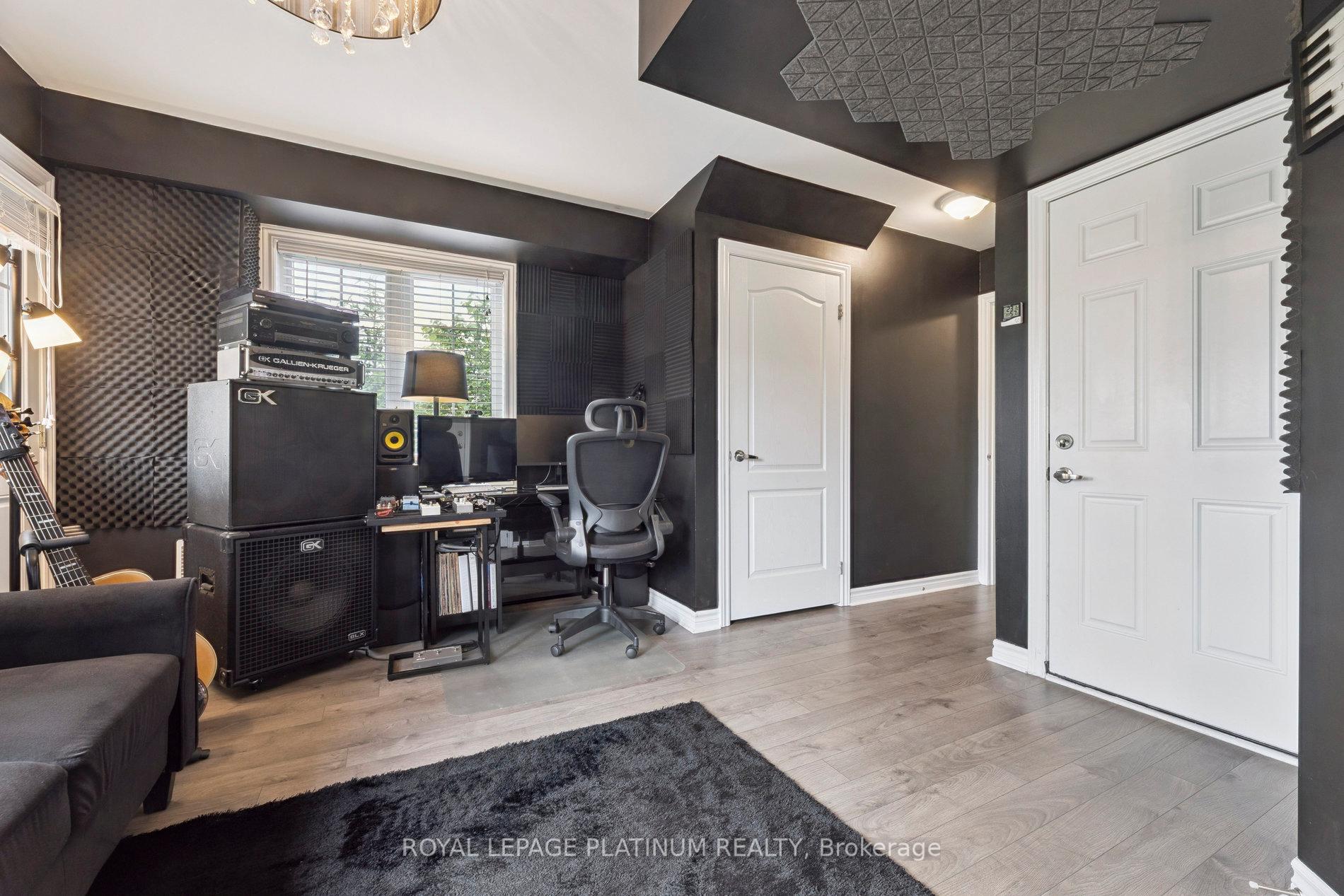Photo 9 of 98 Ferris Square, Clarington, Courtice — HOMEH