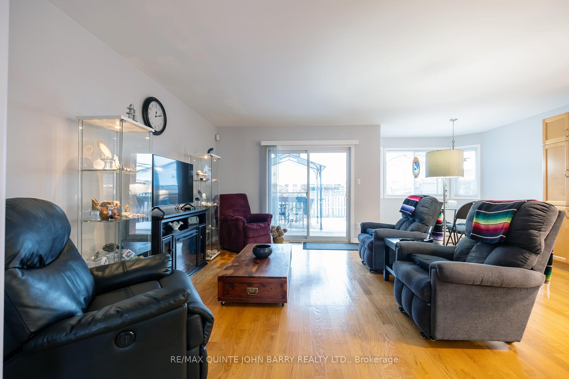 Photo 9 of 57 Hemlock Crescent, Belleville, Belleville Ward — HOMEH