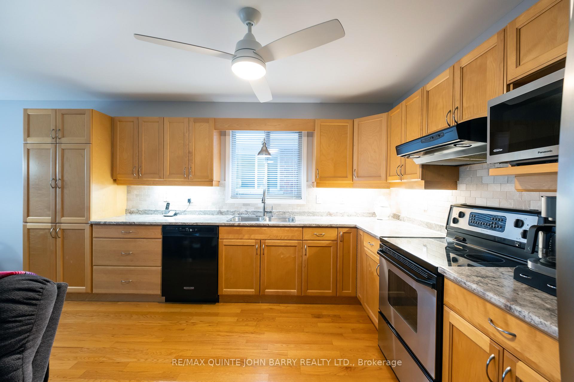 Photo 11 of 57 Hemlock Crescent, Belleville, Belleville Ward — HOMEH