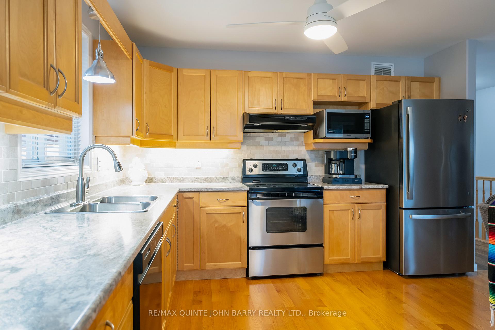 Photo 12 of 57 Hemlock Crescent, Belleville, Belleville Ward — HOMEH