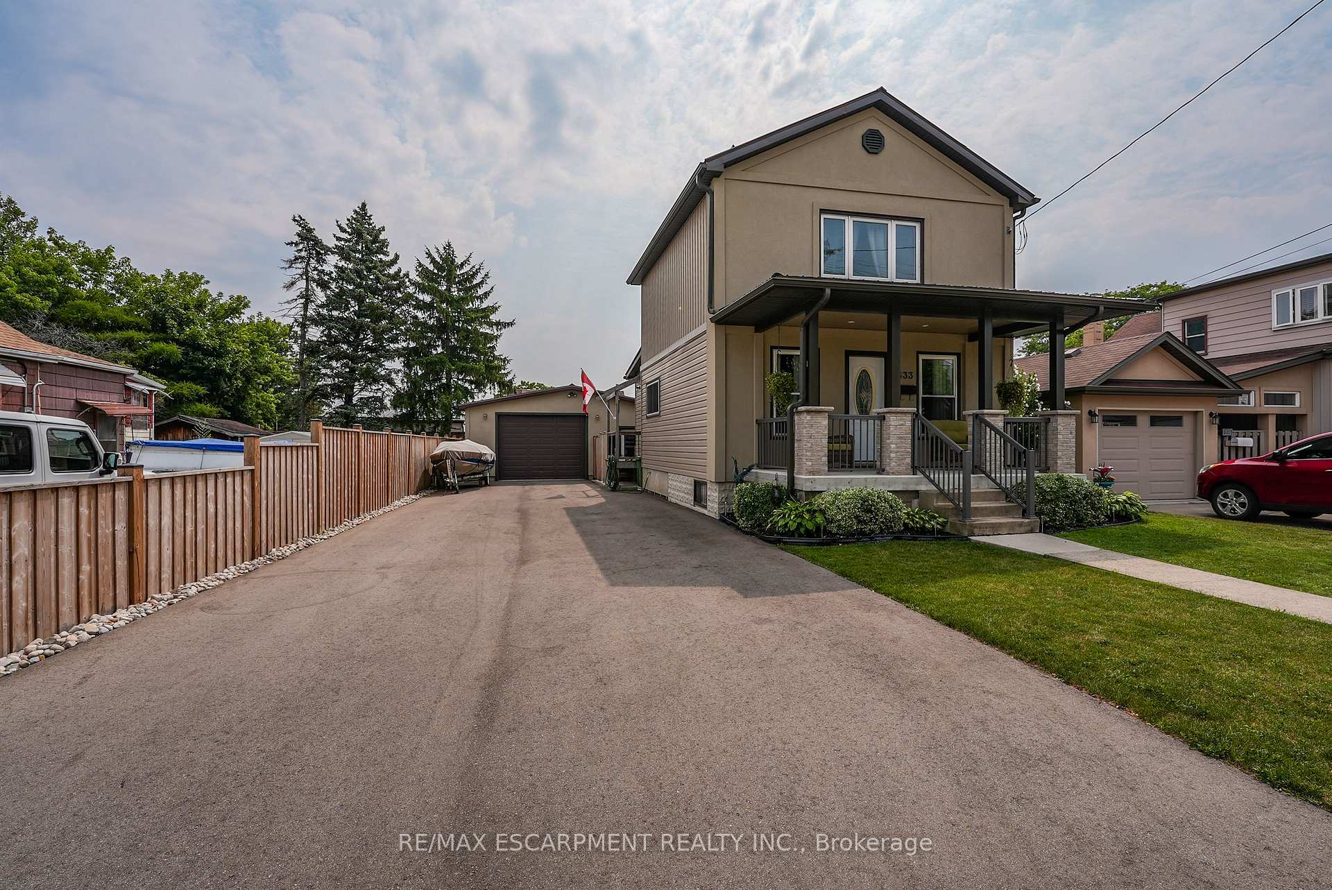 Front of 533 Cochrane Road