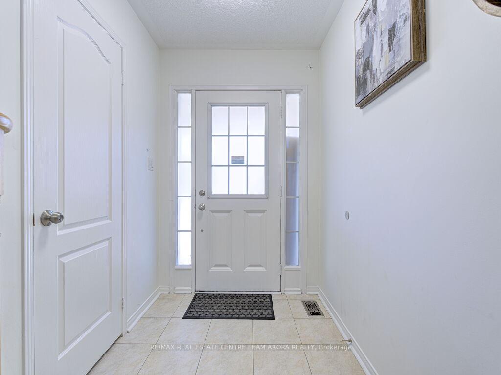 Photo 4 of 26 Lightcatcher Circle, Brampton, Bram East — HOMEH