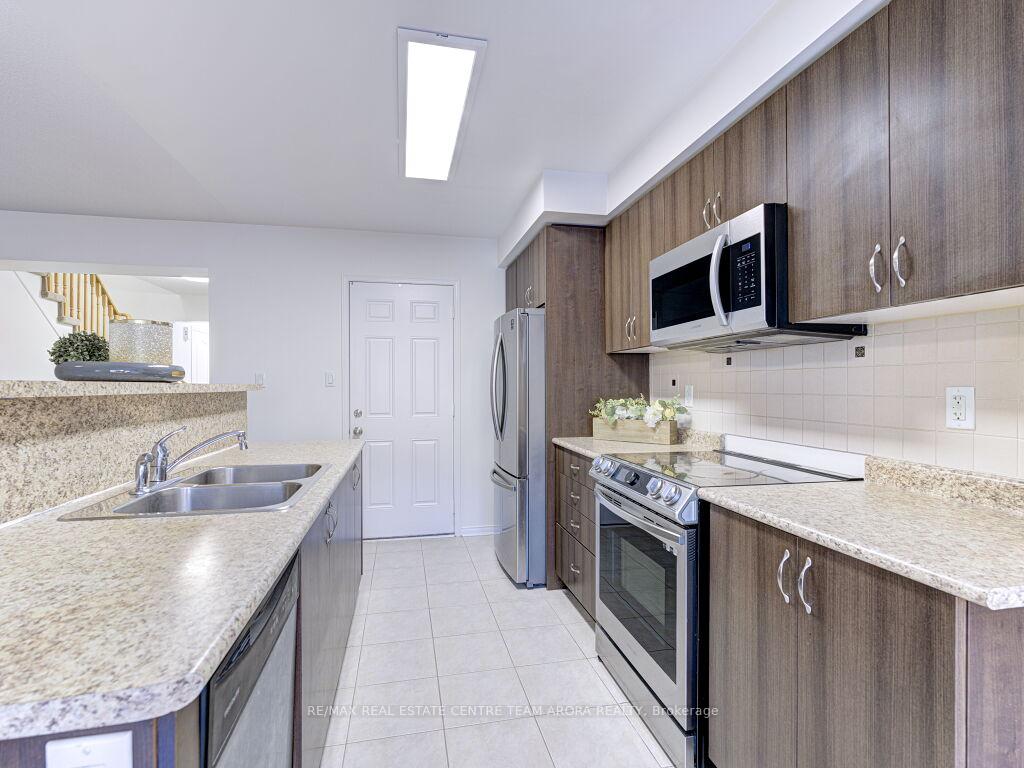 Photo 12 of 26 Lightcatcher Circle, Brampton, Bram East — HOMEH