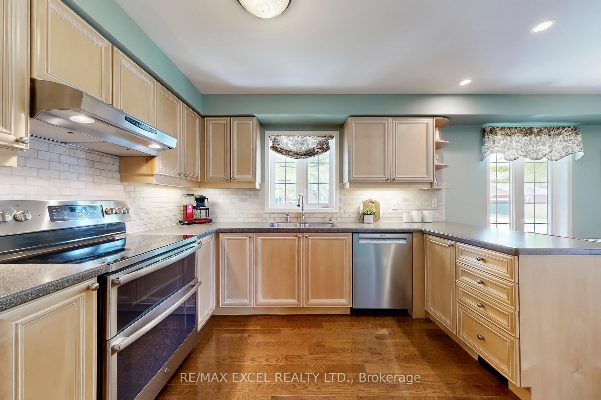 Photo 12 of 44 Black Creek Drive, Markham, Cornell — HOMEH
