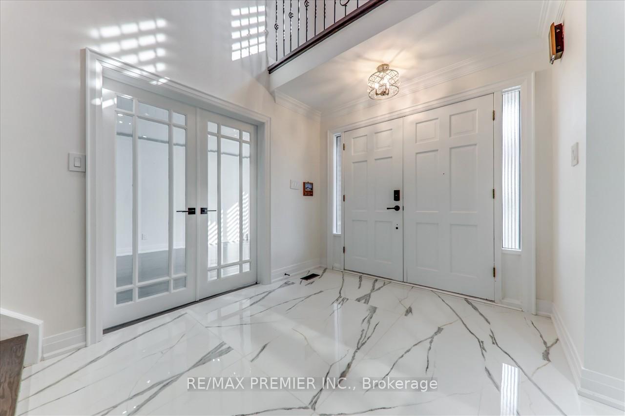 Photo 4 of 99 Benjamin Drive, Vaughan, East Woodbridge — HOMEH