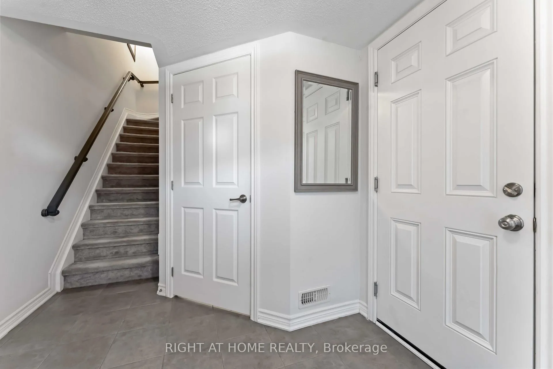 Photo 3 of 411 Gerardia Lane, Ottawa, Avalon West — HOMEH