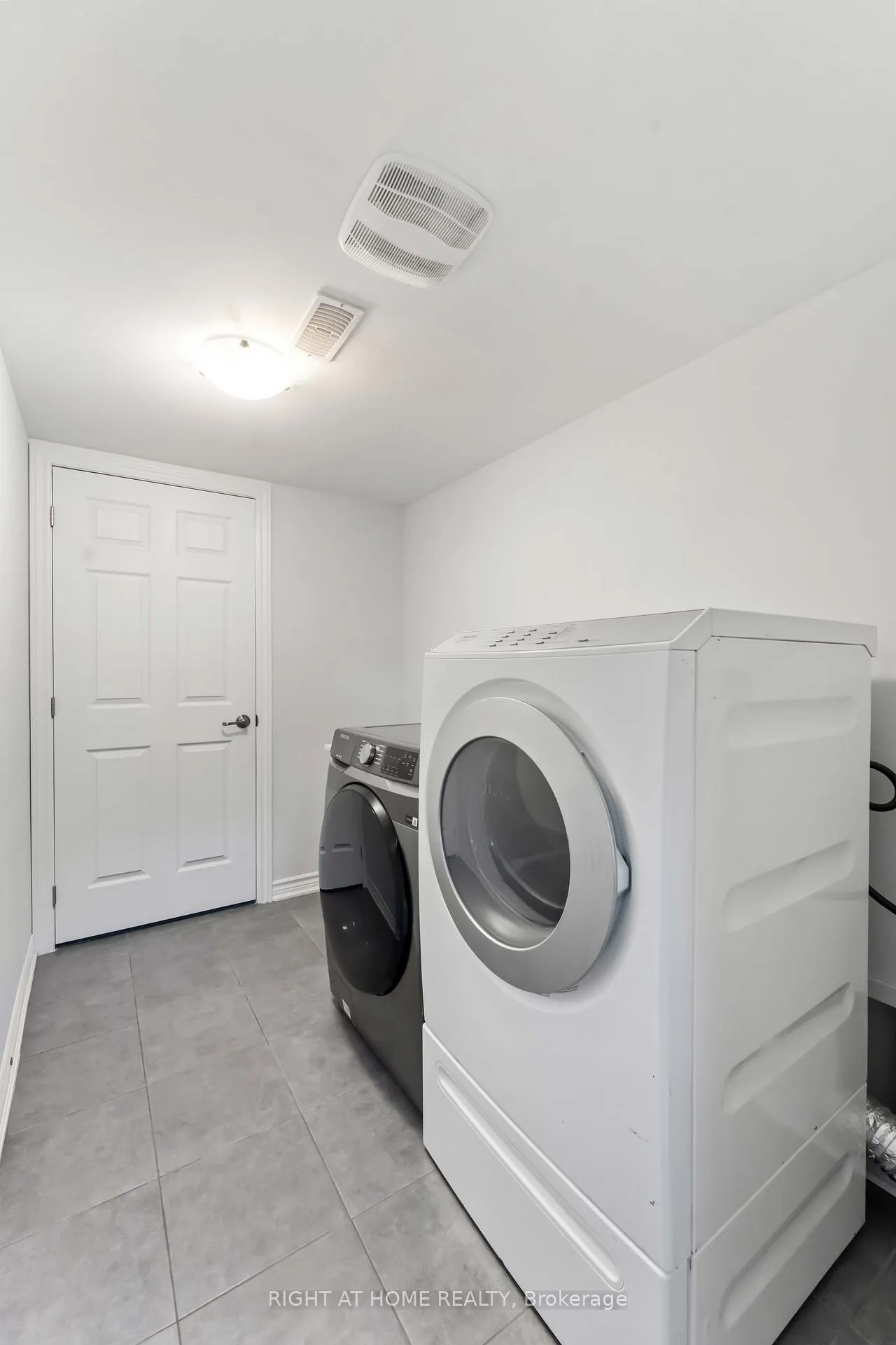 Photo 20 of 411 Gerardia Lane, Ottawa, Avalon West — HOMEH