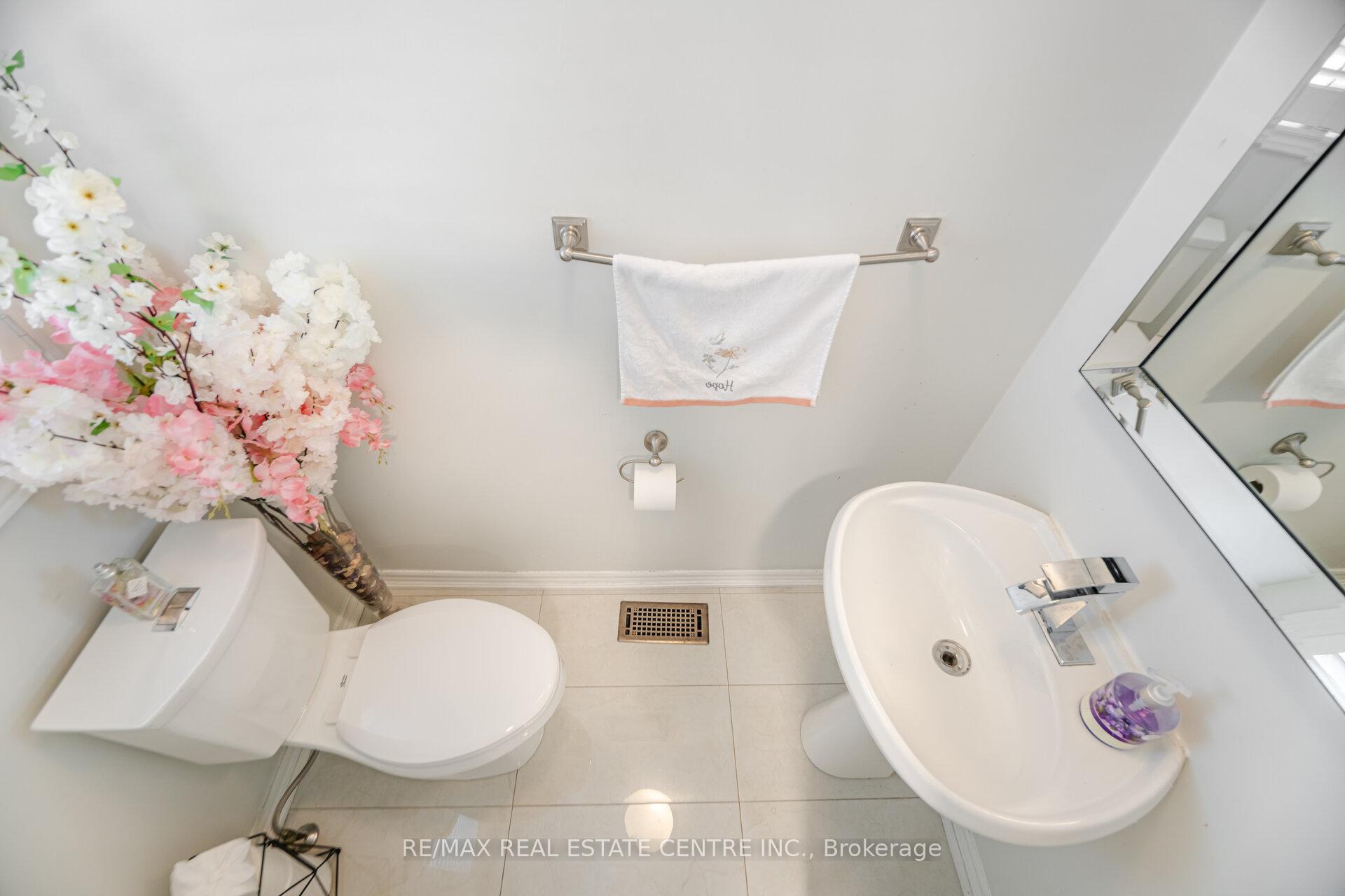 Photo 13 of 108 Barleyfield Road, Brampton, Sandringham-Wellington North — HOMEH