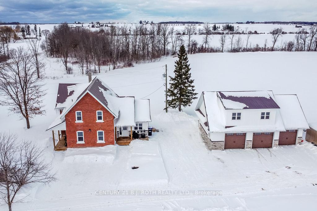 Front of 1153 Glengarry Landing Road S