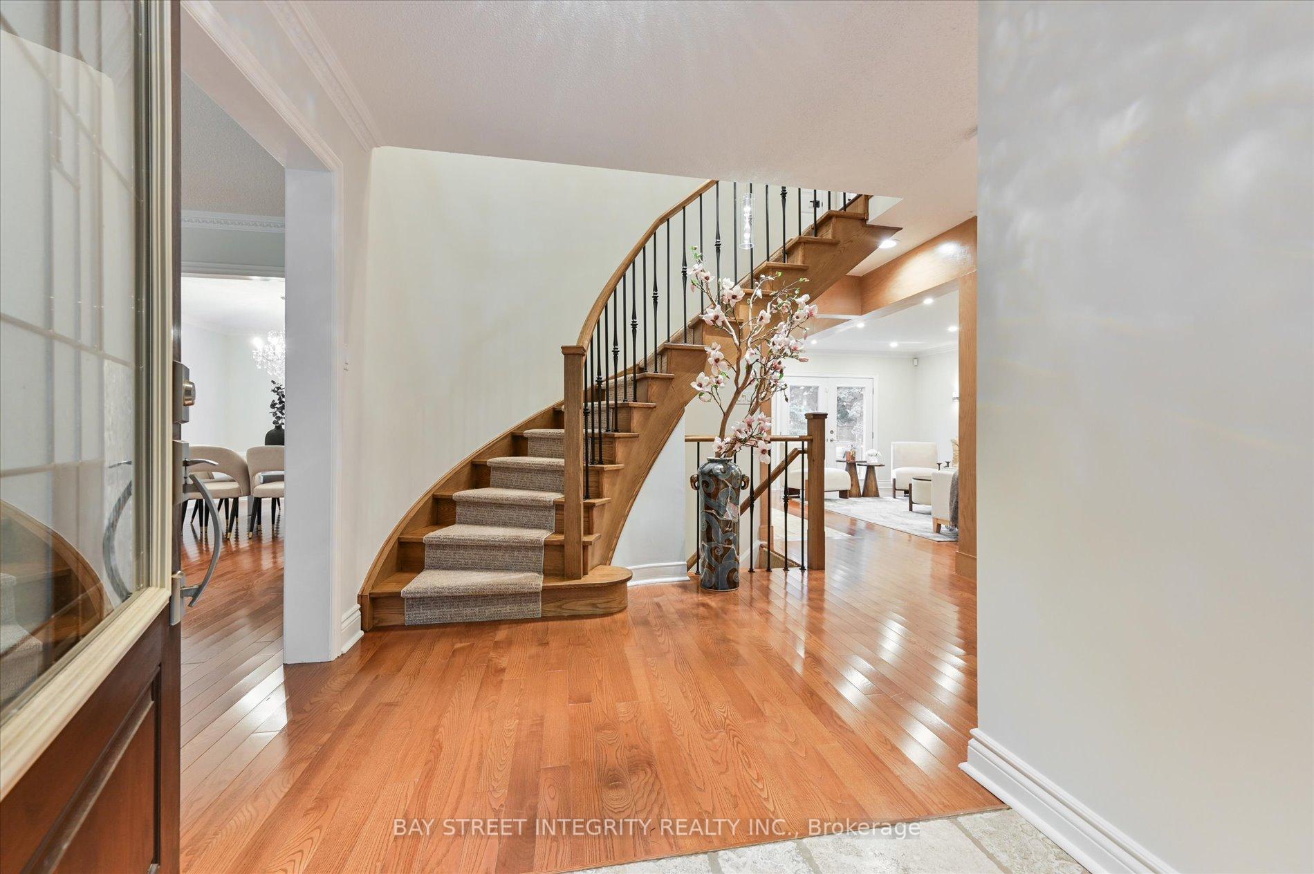 Photo 2 of 9 Ritter Crescent, Markham, Unionville — HOMEH