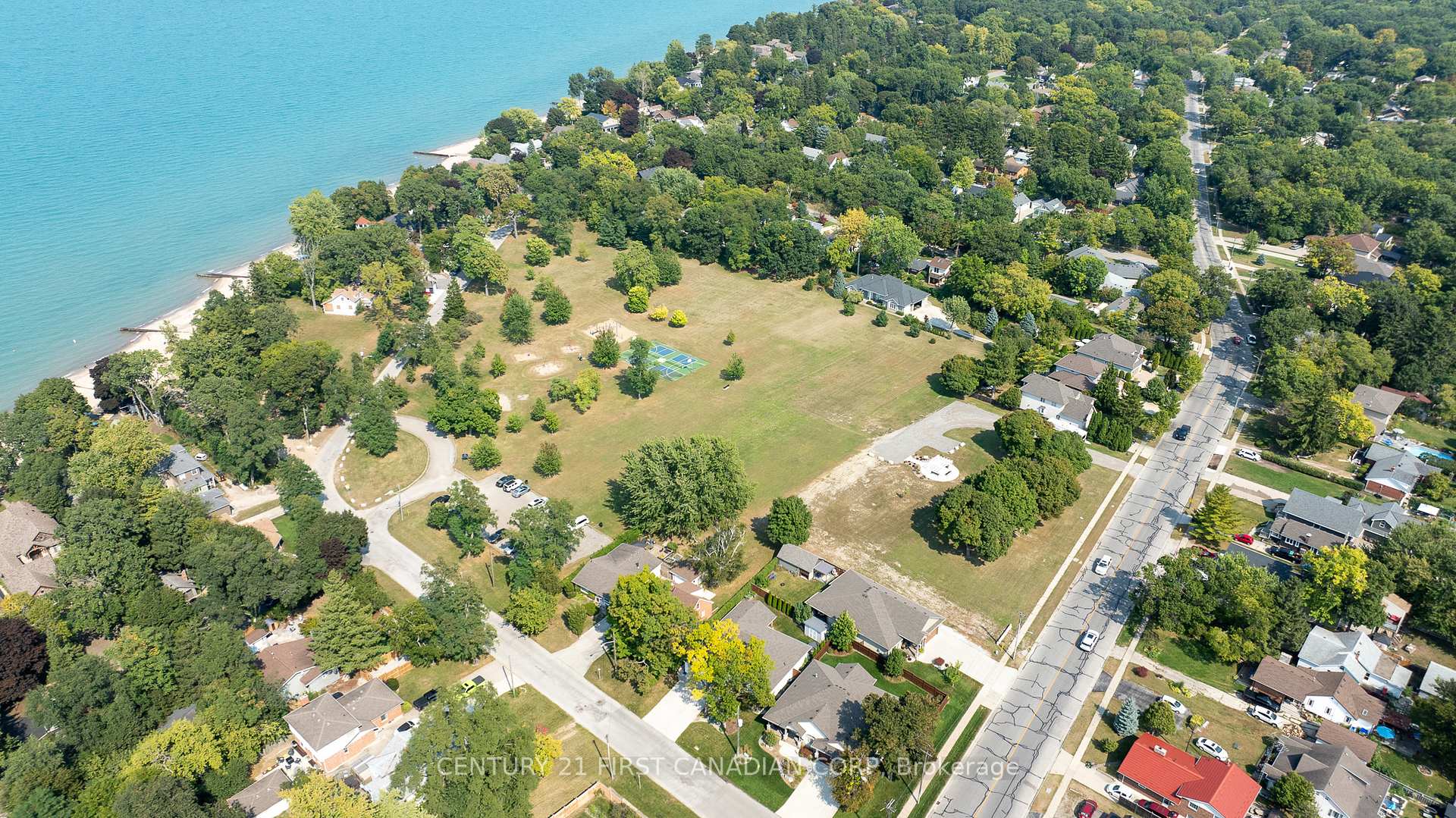 Photo 5 of 605 Lakeshore Road, Sarnia — HOMEH