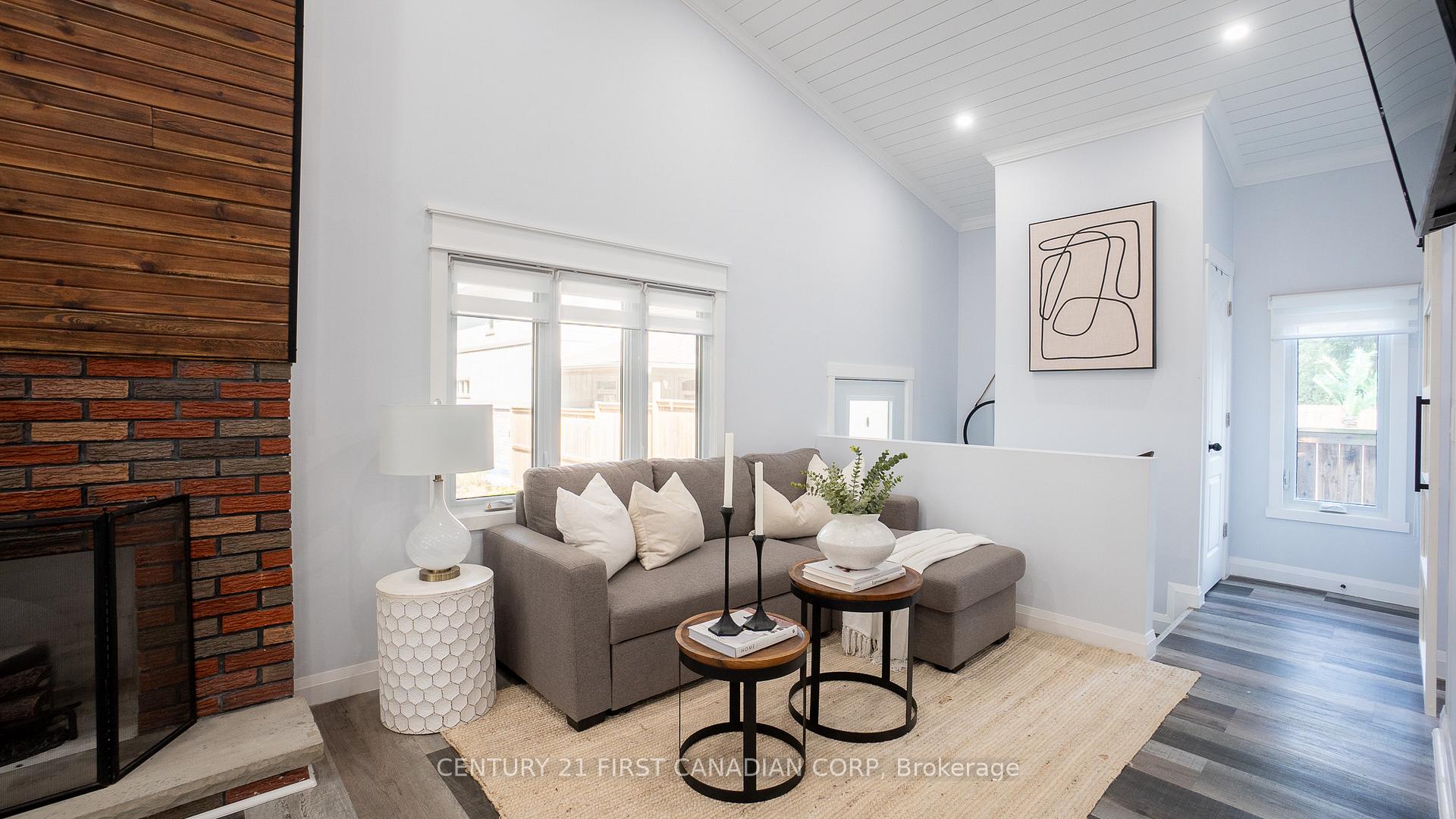Photo 3 of 605 Lakeshore Road, Sarnia — HOMEH