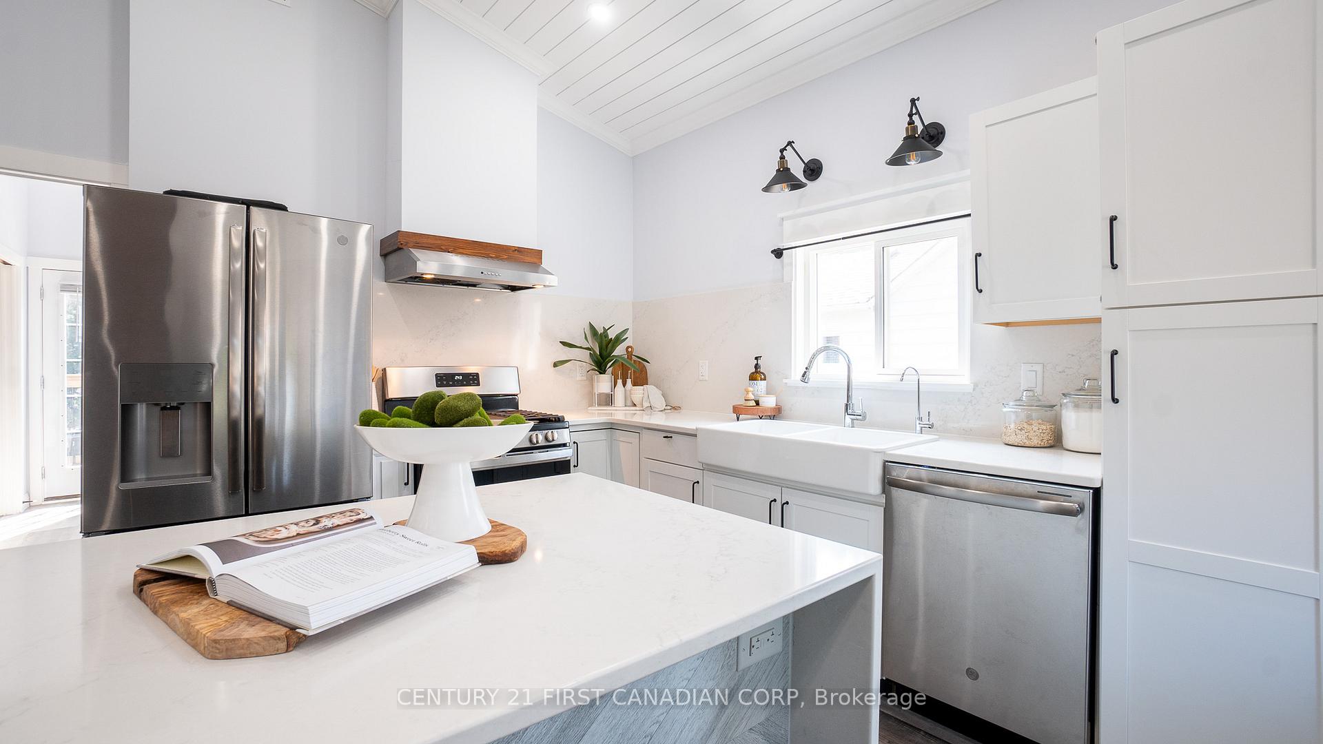 Photo 12 of 605 Lakeshore Road, Sarnia — HOMEH