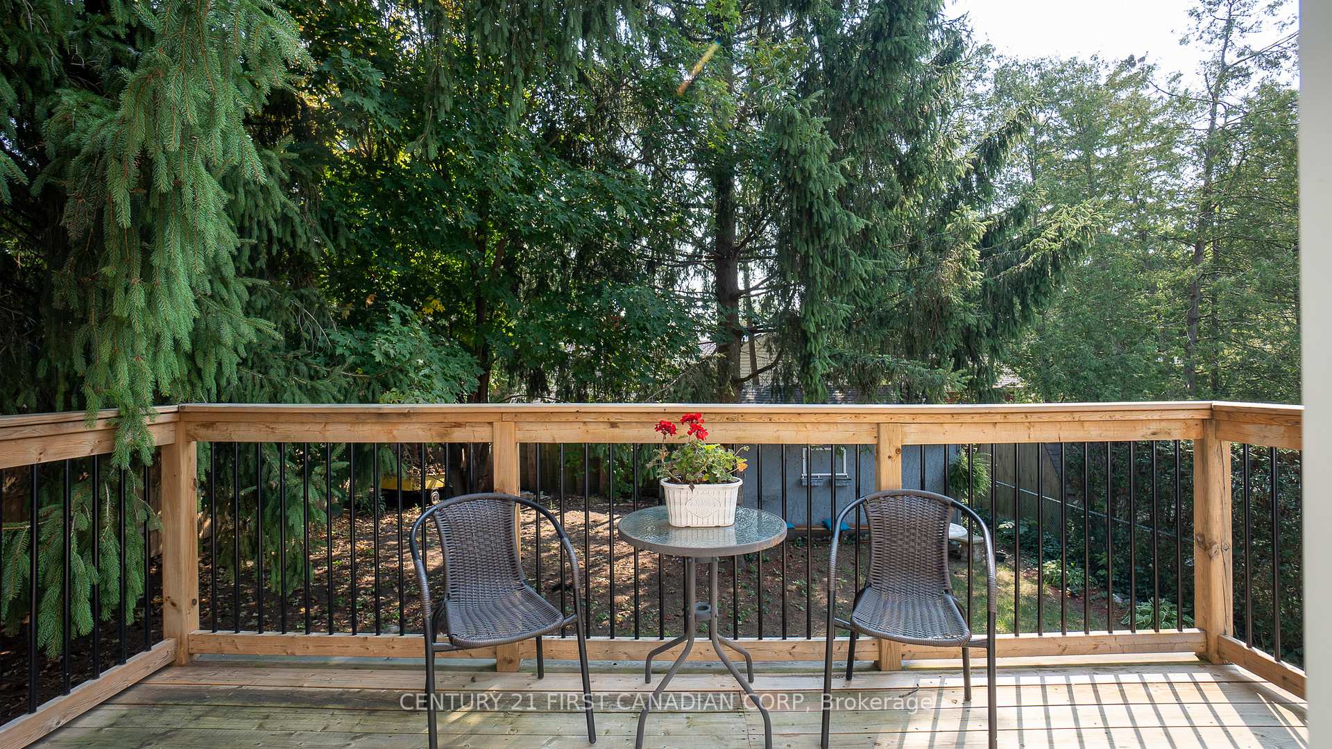 Photo 16 of 605 Lakeshore Road, Sarnia — HOMEH