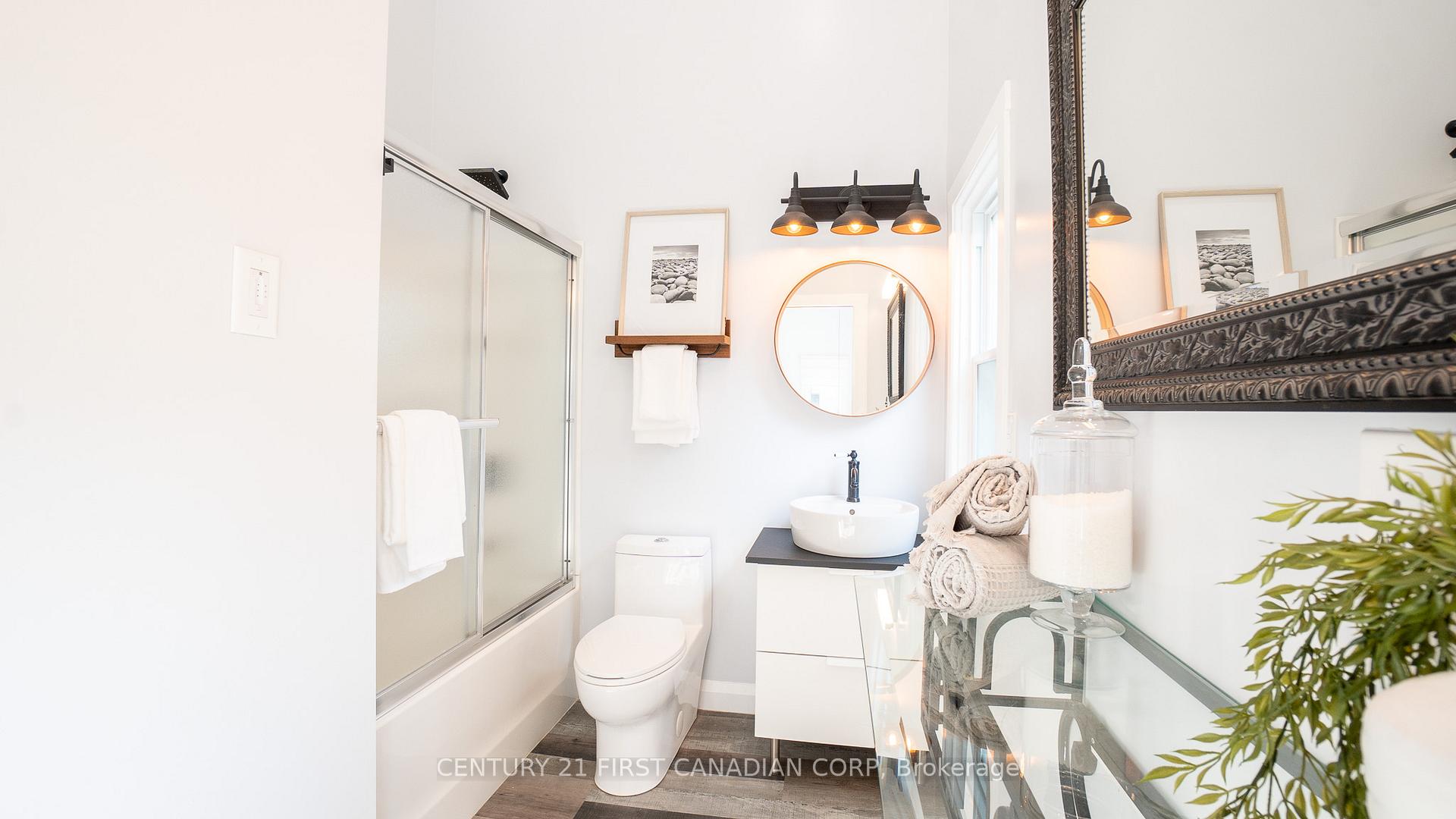 Photo 13 of 605 Lakeshore Road, Sarnia — HOMEH