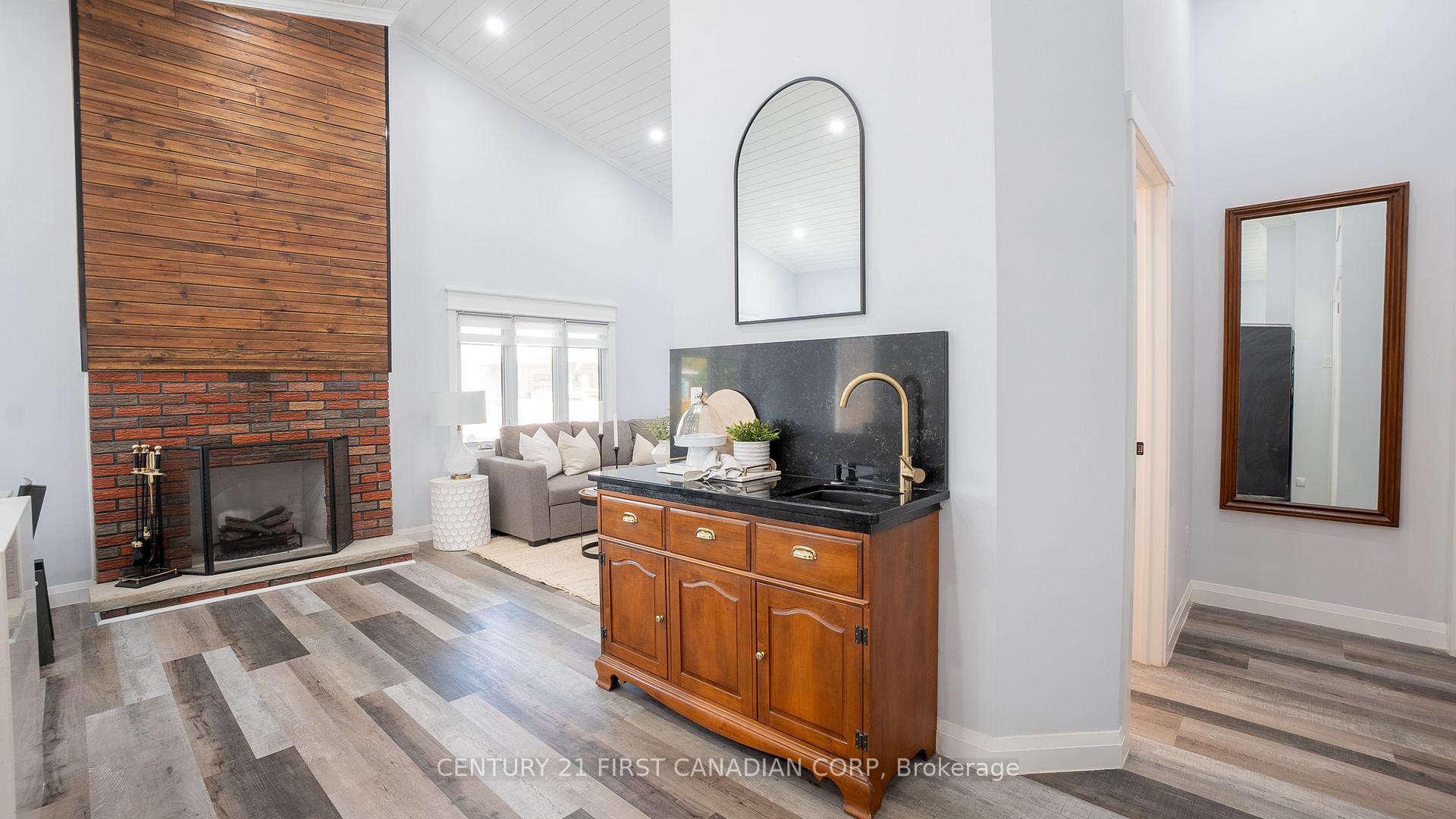 Photo 18 of 605 Lakeshore Road, Sarnia — HOMEH