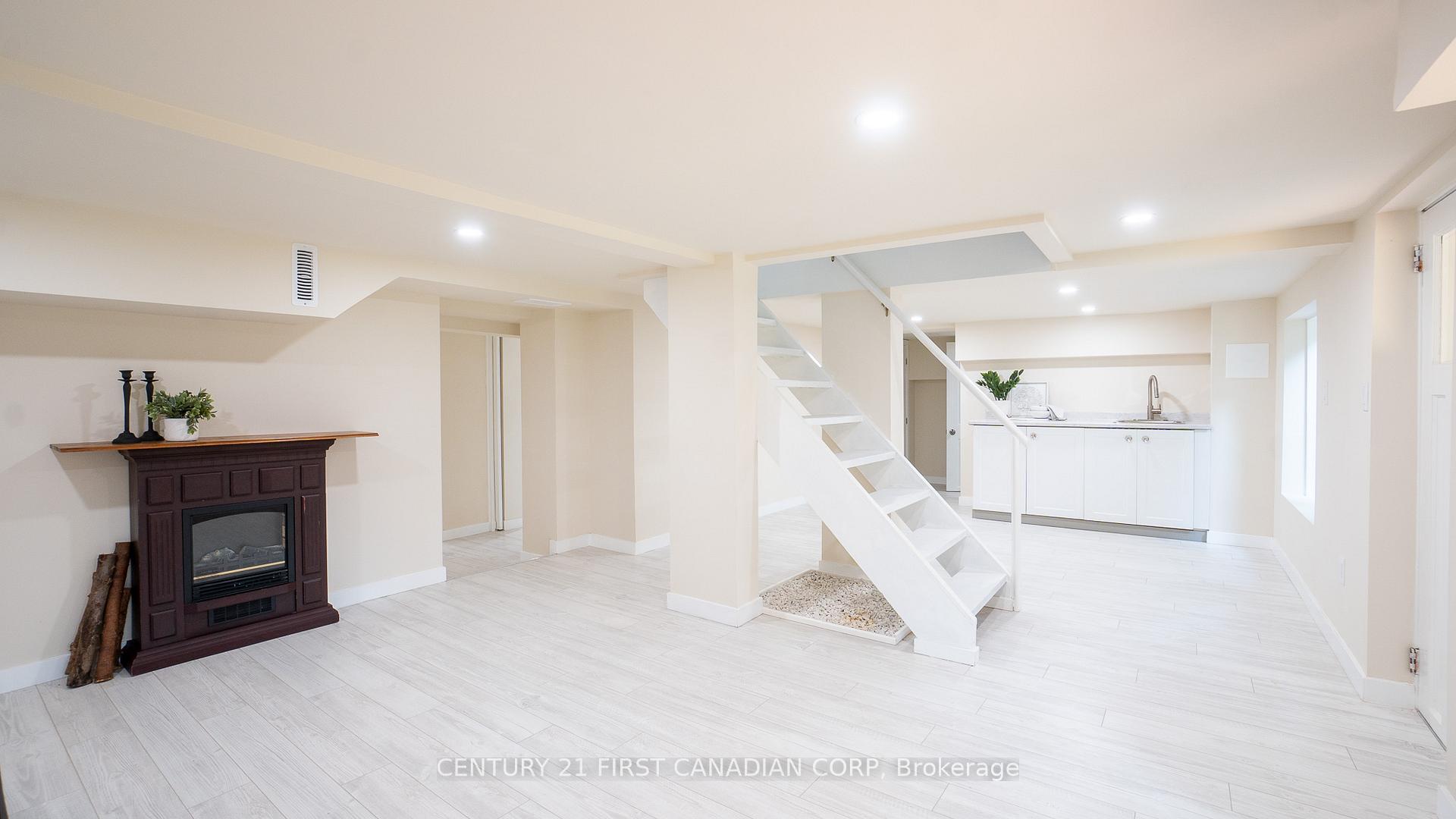 Photo 20 of 605 Lakeshore Road, Sarnia — HOMEH
