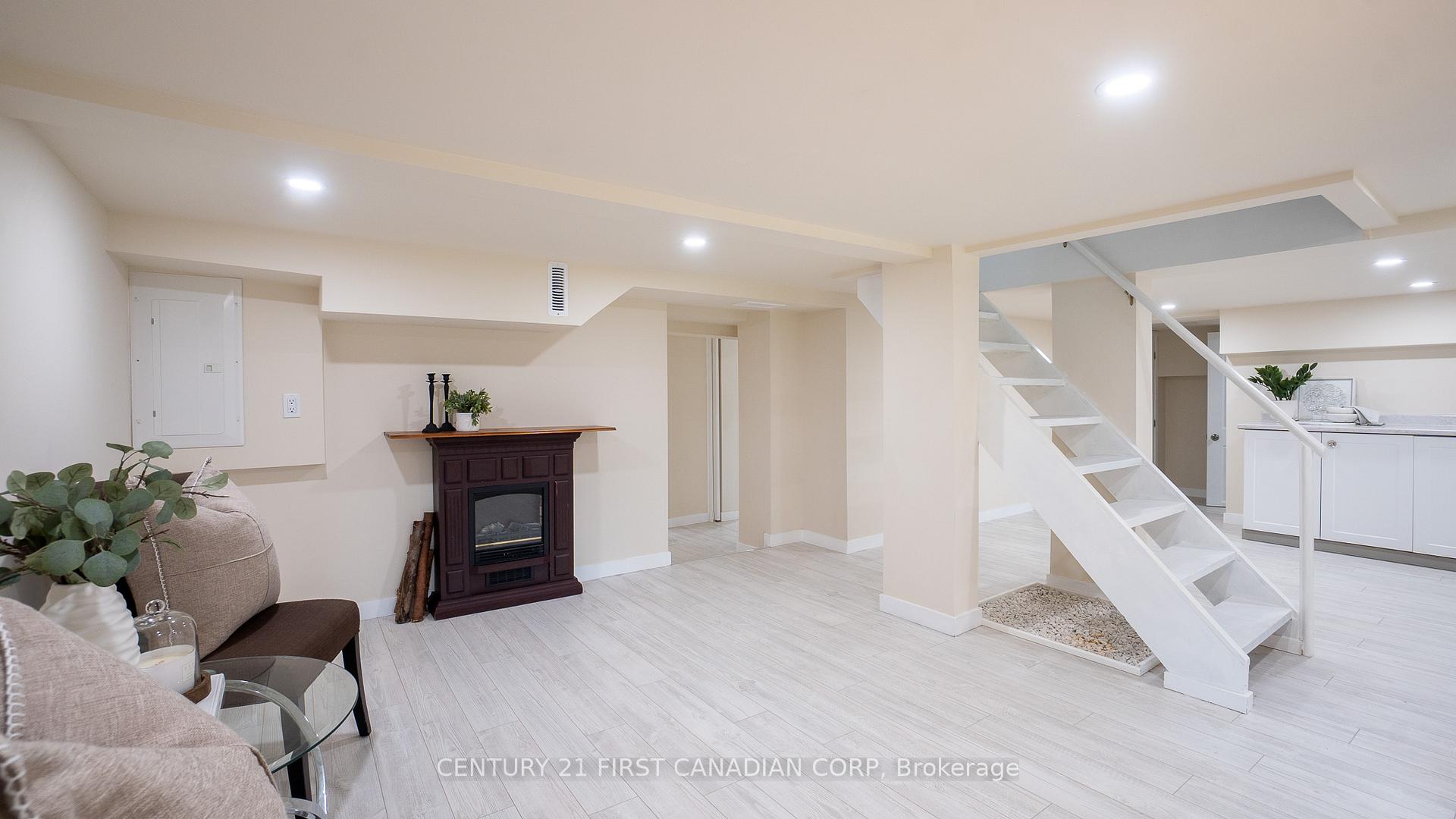 Photo 23 of 605 Lakeshore Road, Sarnia — HOMEH
