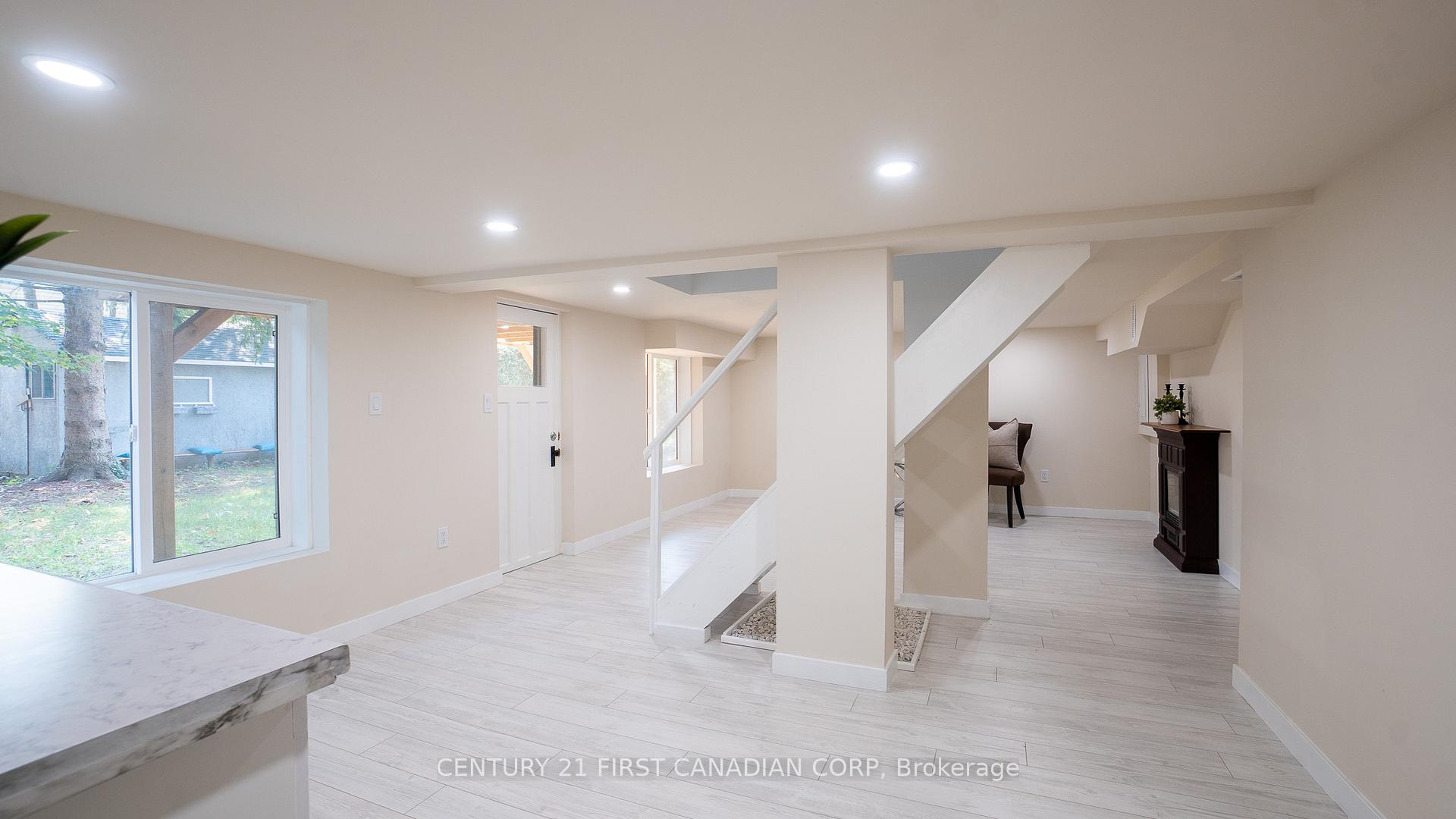 Photo 24 of 605 Lakeshore Road, Sarnia — HOMEH