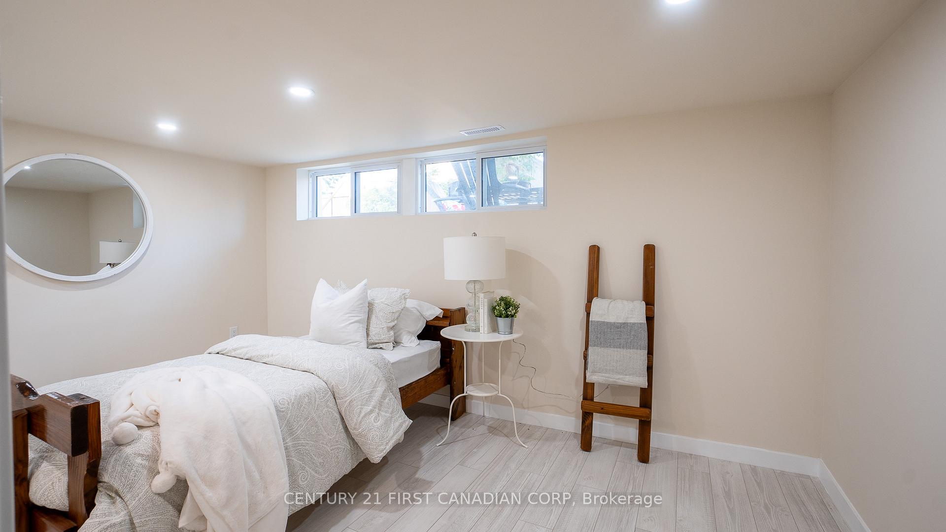 Photo 25 of 605 Lakeshore Road, Sarnia — HOMEH