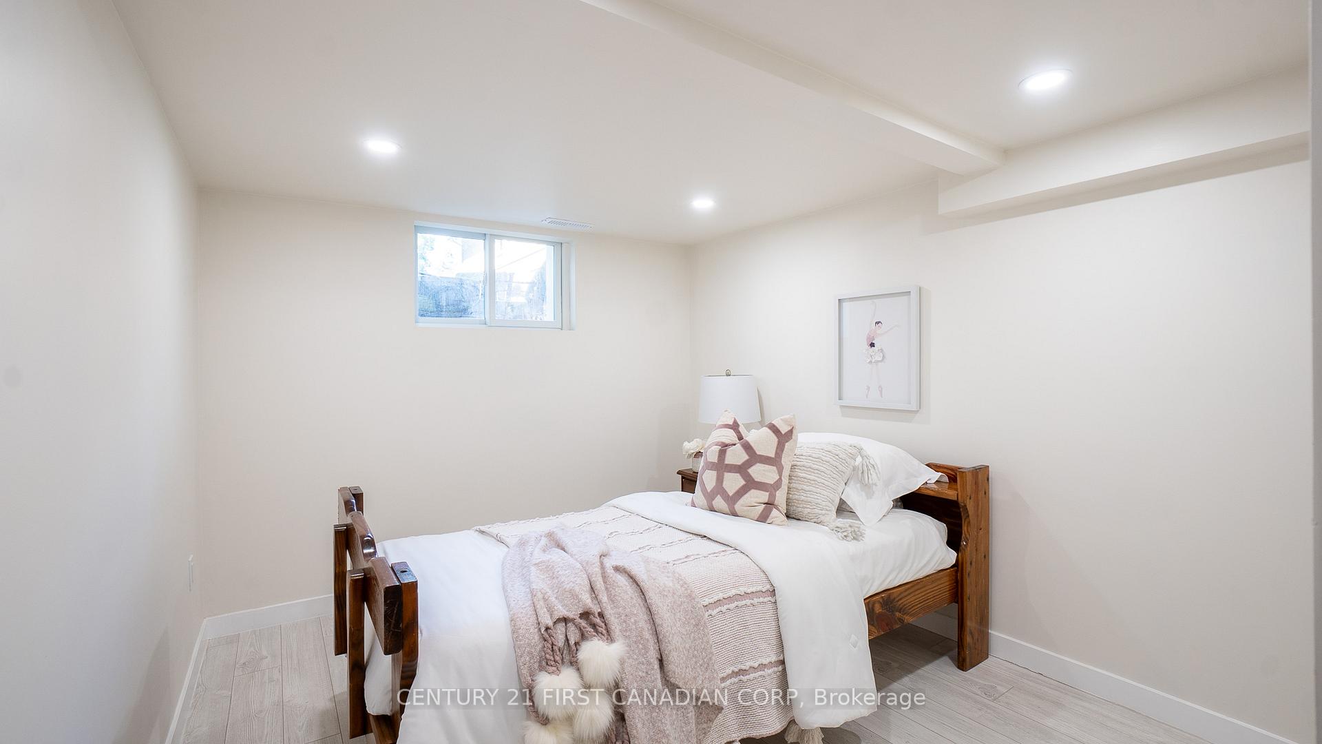 Photo 28 of 605 Lakeshore Road, Sarnia — HOMEH