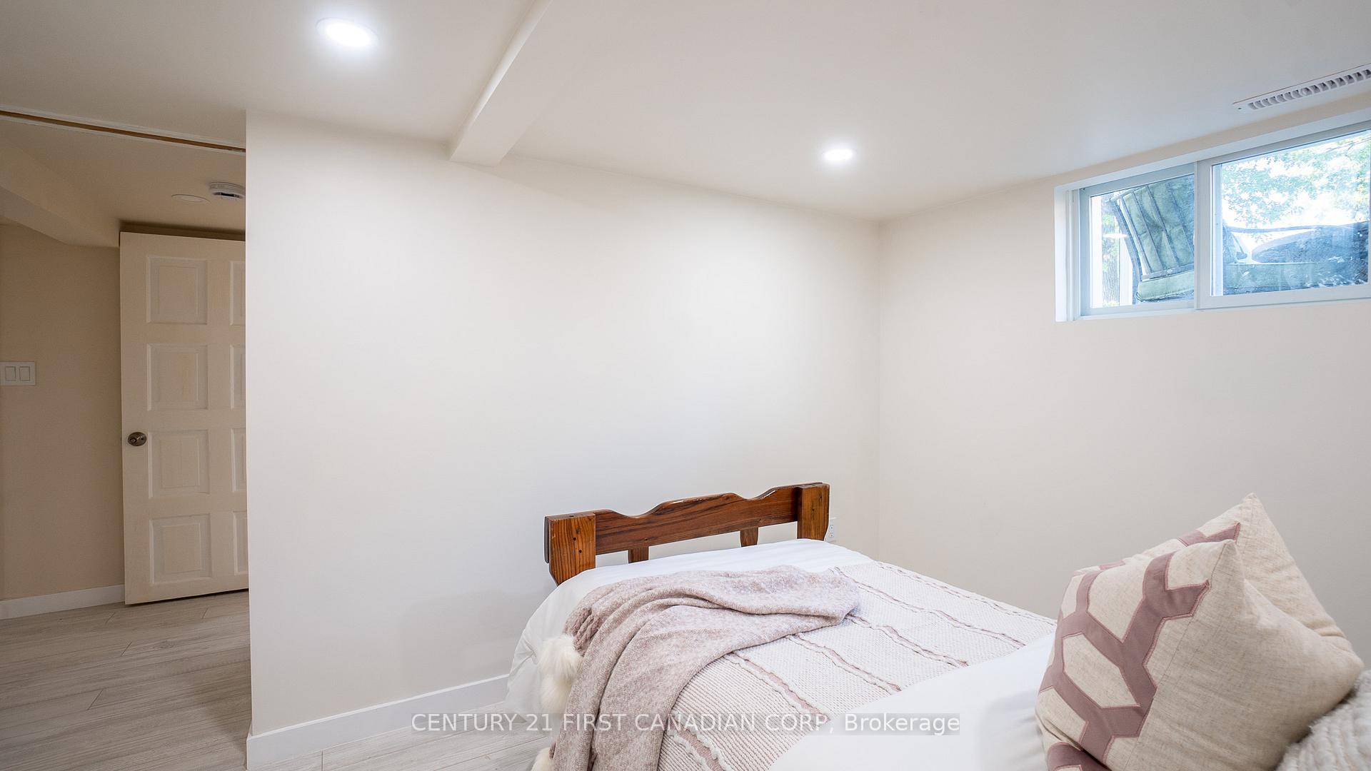 Photo 29 of 605 Lakeshore Road, Sarnia — HOMEH