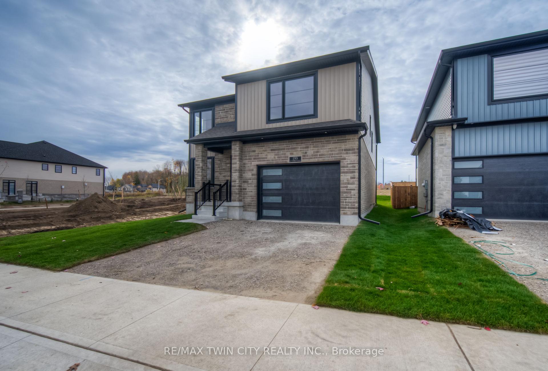 Photo 3 of 199 Otterbein Road, Kitchener — HOMEH