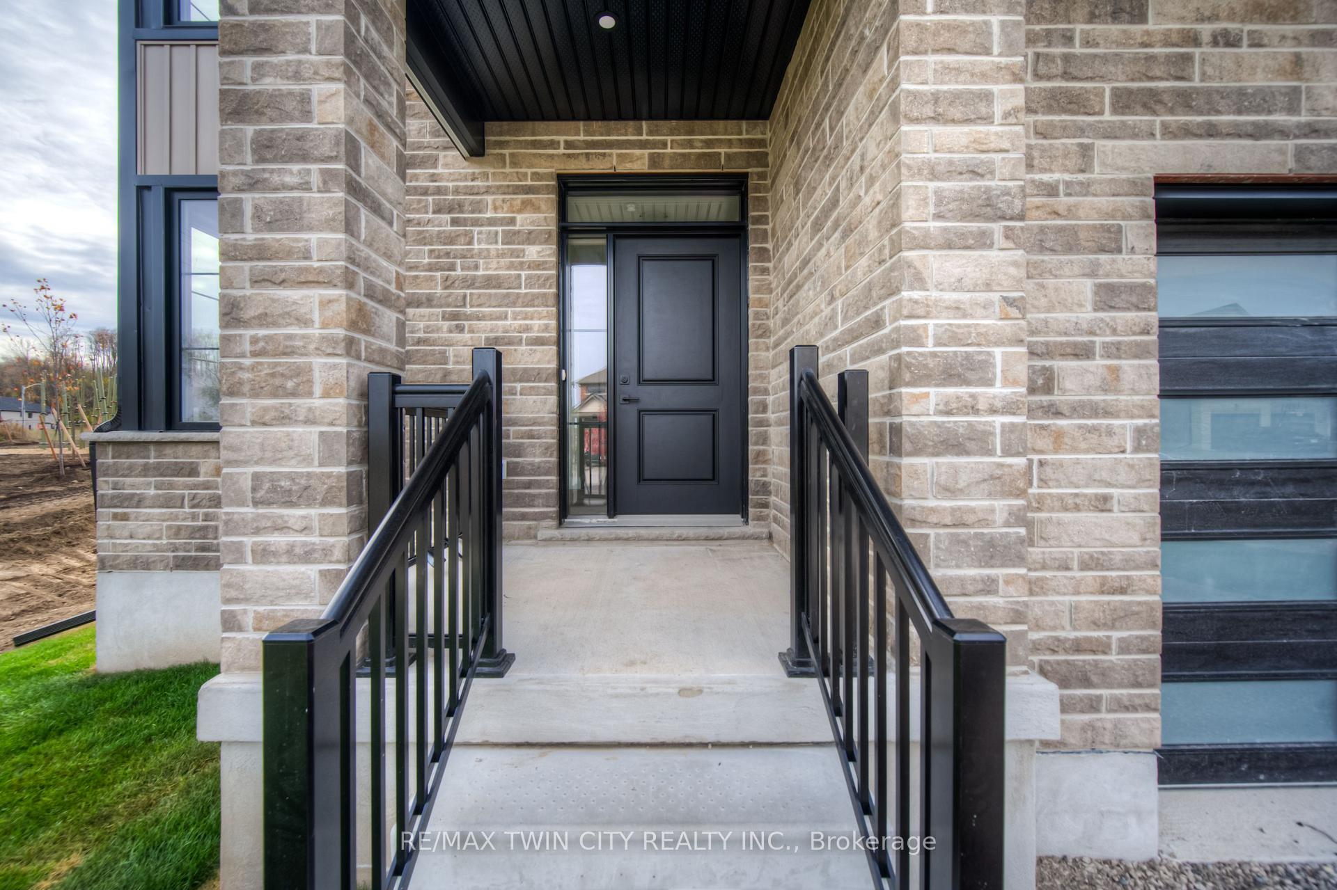 Photo 5 of 199 Otterbein Road, Kitchener — HOMEH