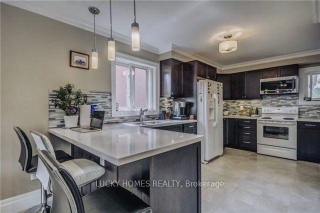 Photo 5 of 13 Blackburn Crescent S, Ajax, Central — HOMEH