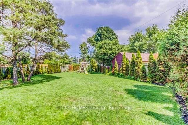 Photo 11 of 13 Blackburn Crescent S, Ajax, Central — HOMEH