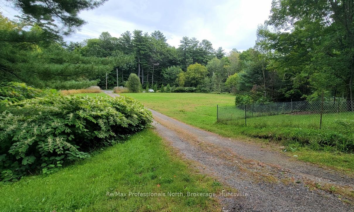 Photo 6 of 128 Wagner Street, Gravenhurst, Muskoka (S) — HOMEH