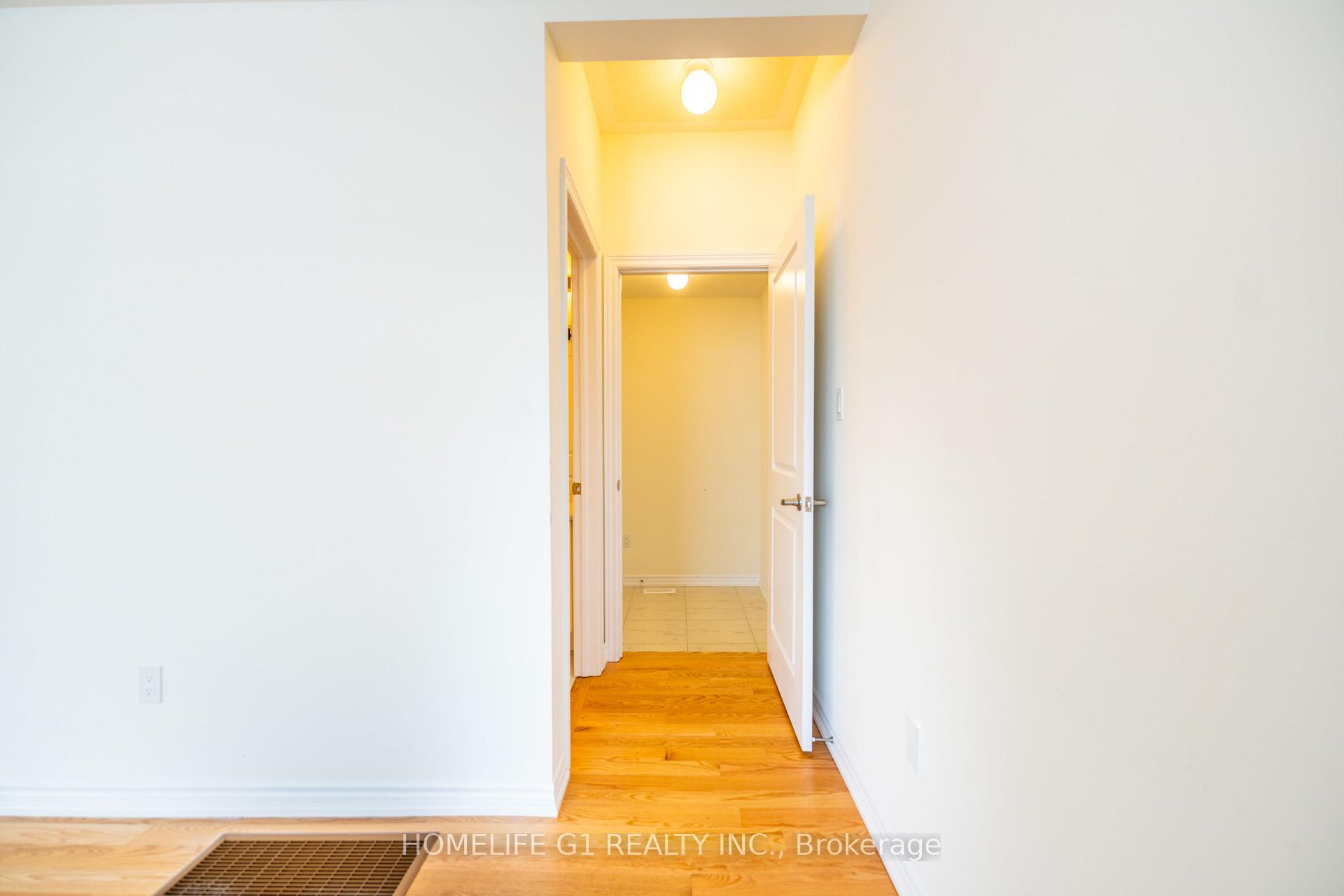 Photo 5 of 50 Rochester Drive, Barrie, Lakeshore — HOMEH
