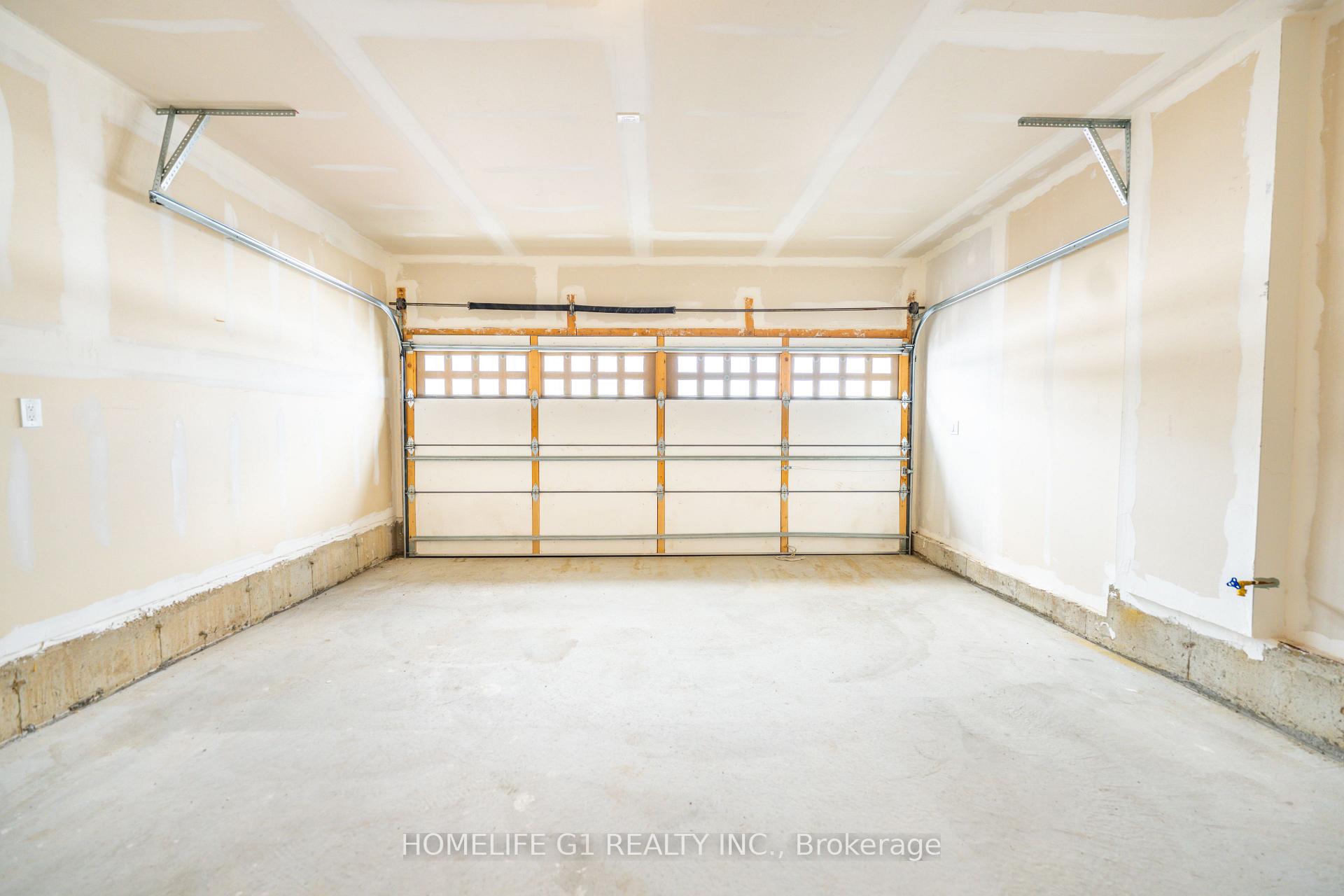Photo 12 of 50 Rochester Drive, Barrie, Lakeshore — HOMEH
