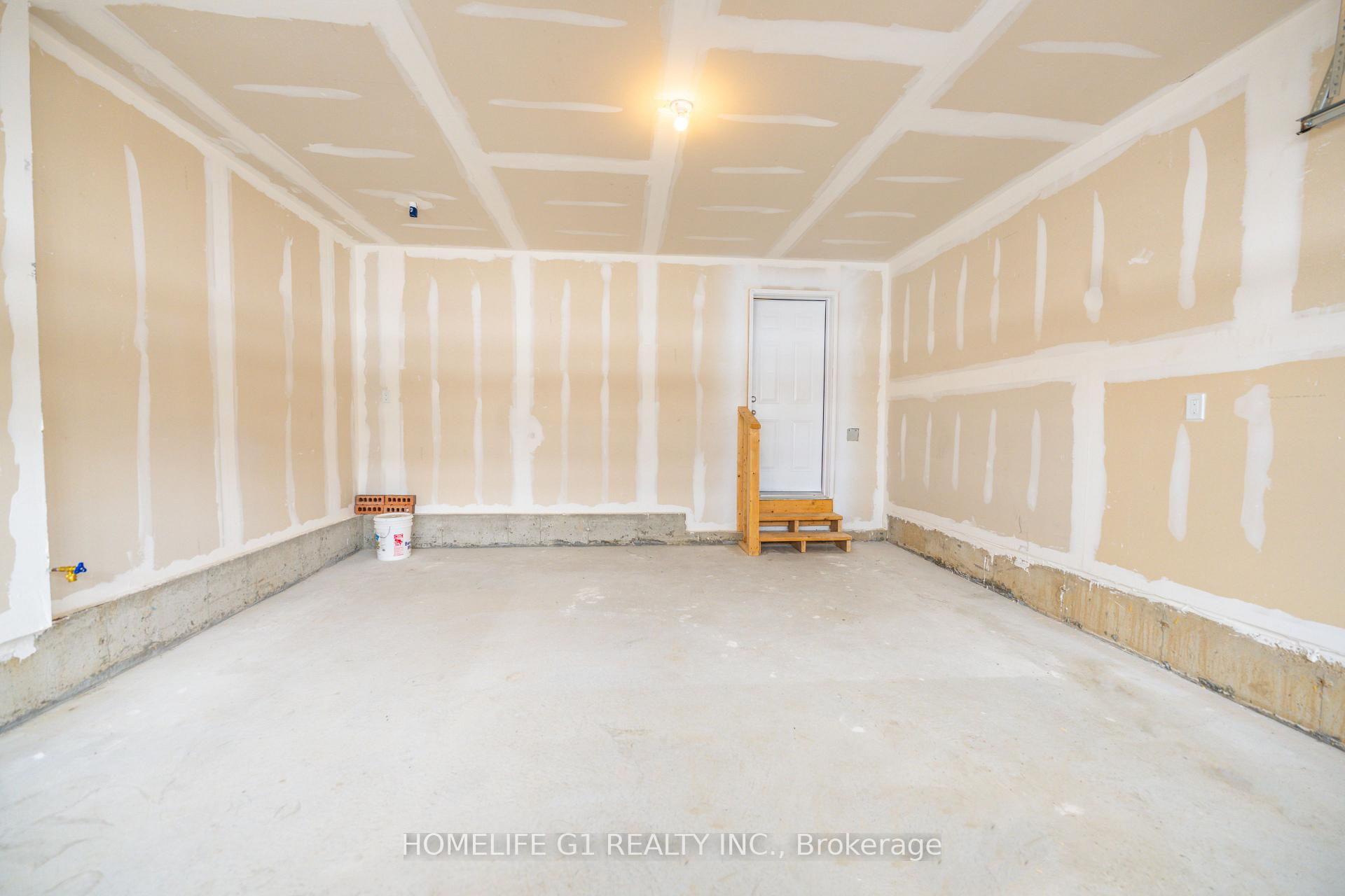 Photo 10 of 50 Rochester Drive, Barrie, Lakeshore — HOMEH