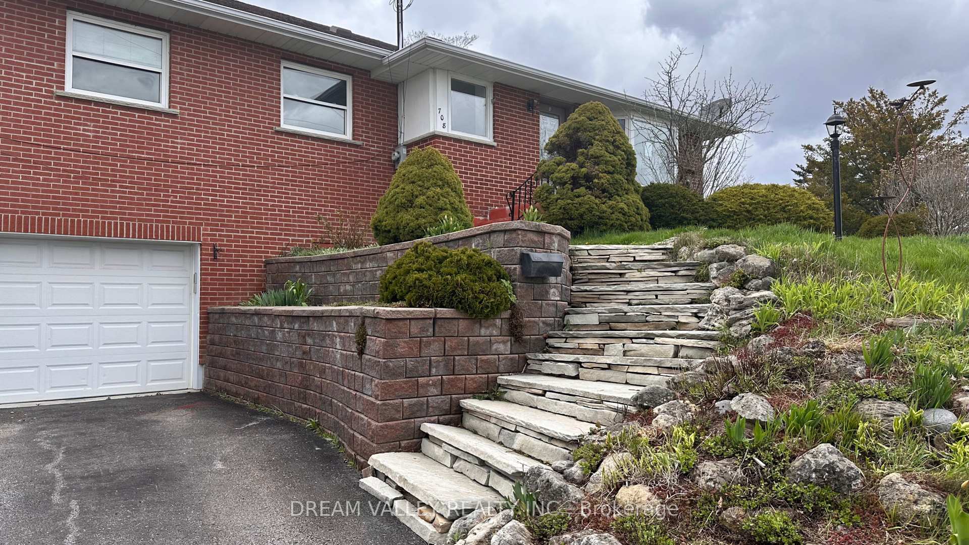 Photo 2 of 708 Tennyson Avenue, Oshawa, Donevan — HOMEH