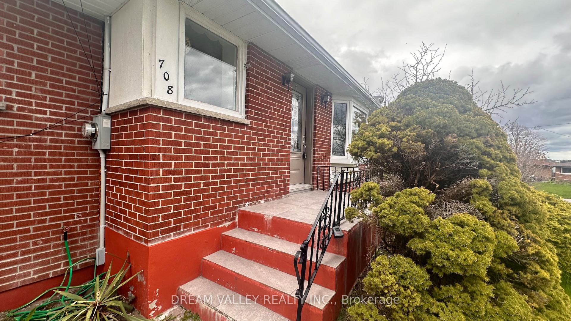 Photo 3 of 708 Tennyson Avenue, Oshawa, Donevan — HOMEH