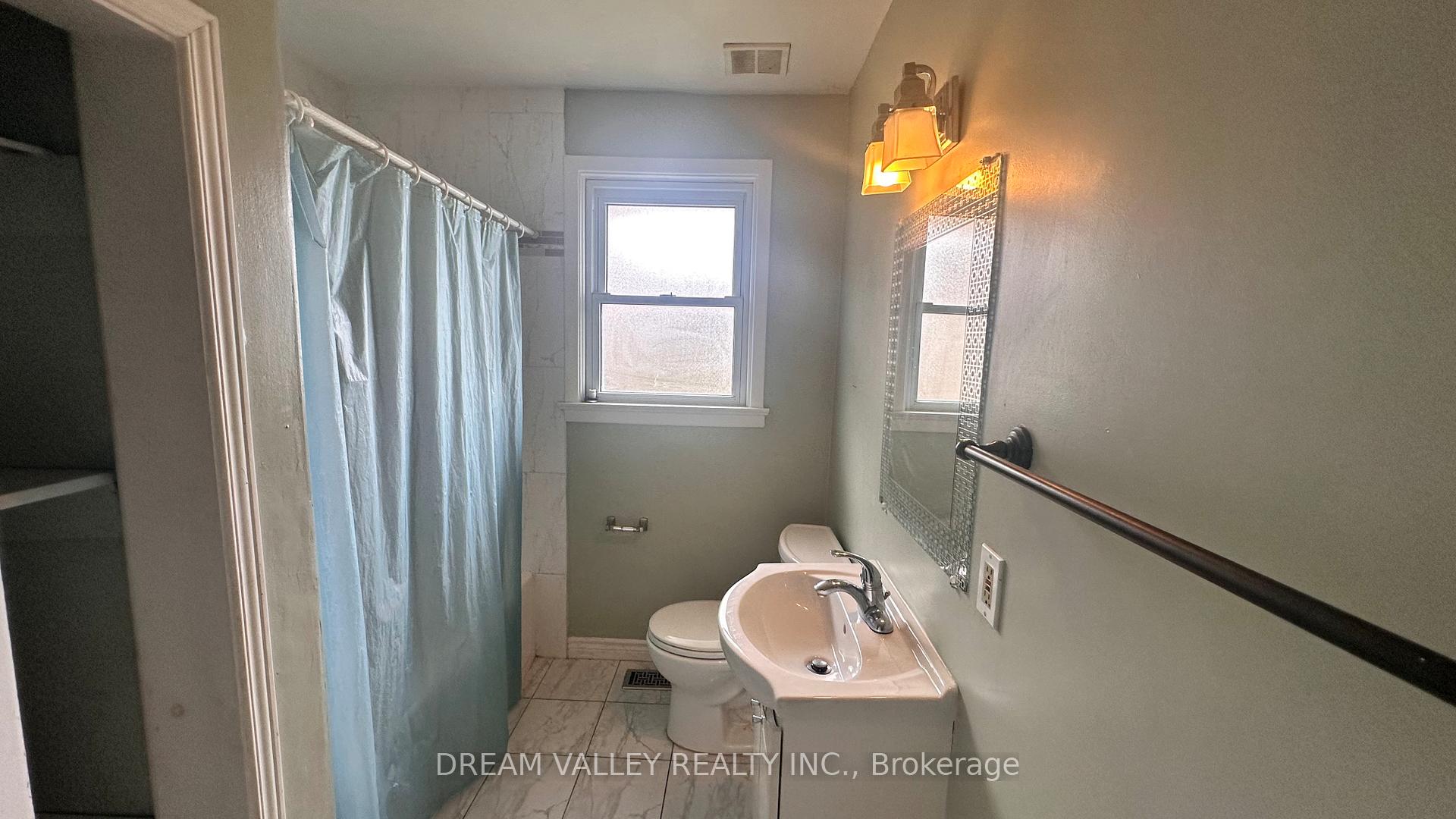 Photo 4 of 708 Tennyson Avenue, Oshawa, Donevan — HOMEH