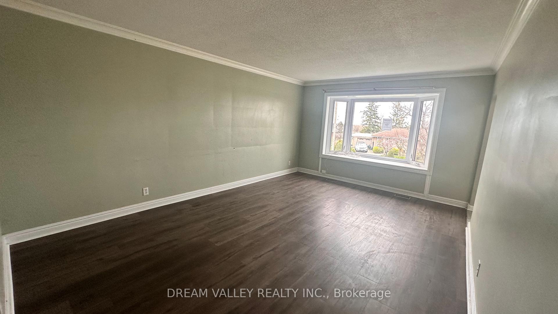 Photo 5 of 708 Tennyson Avenue, Oshawa, Donevan — HOMEH