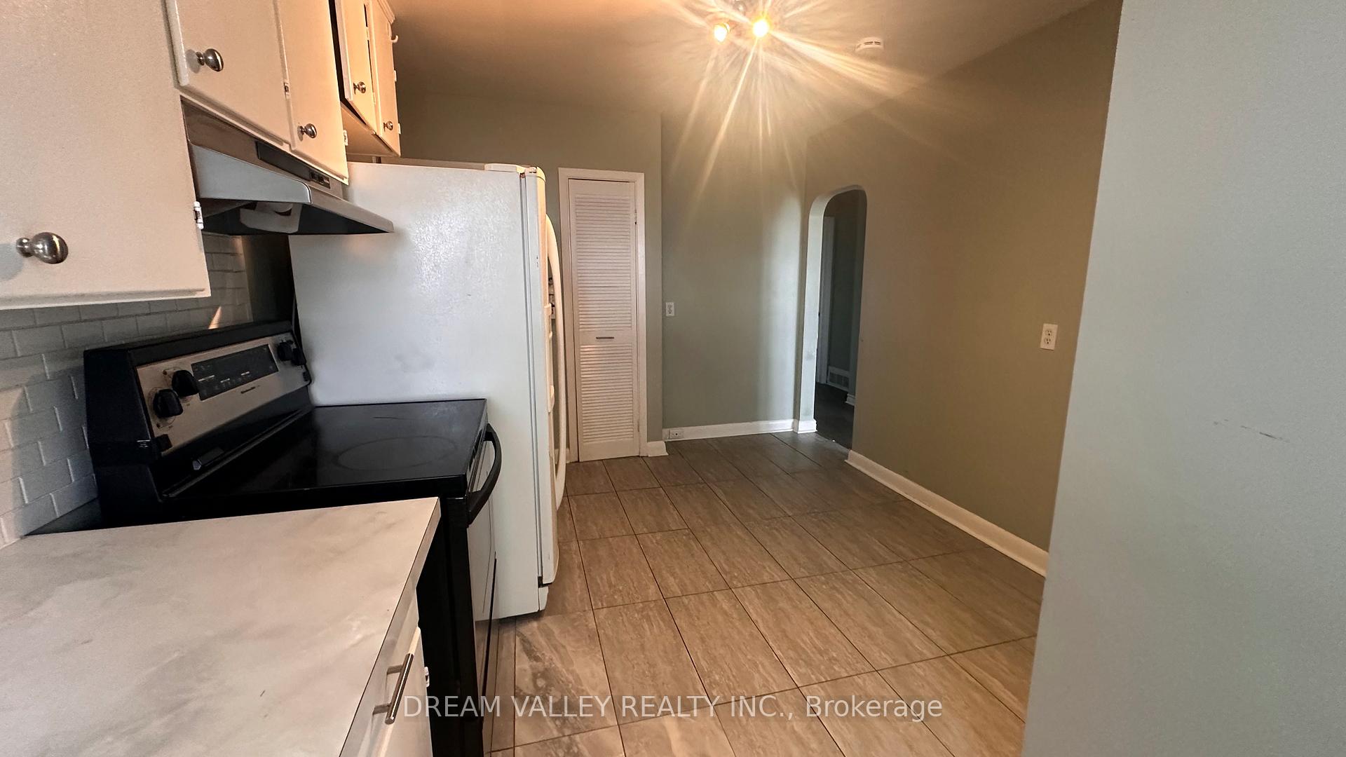 Photo 7 of 708 Tennyson Avenue, Oshawa, Donevan — HOMEH