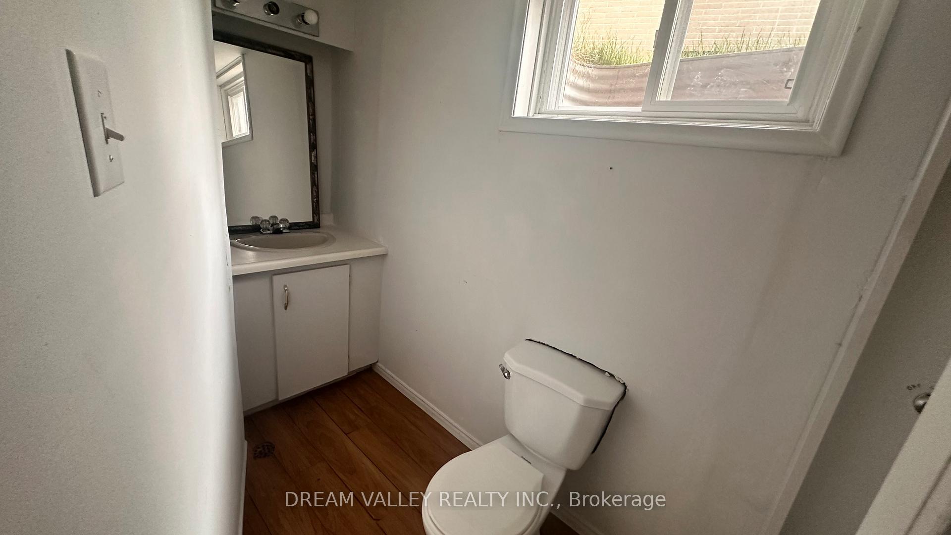 Photo 33 of 708 Tennyson Avenue, Oshawa, Donevan — HOMEH