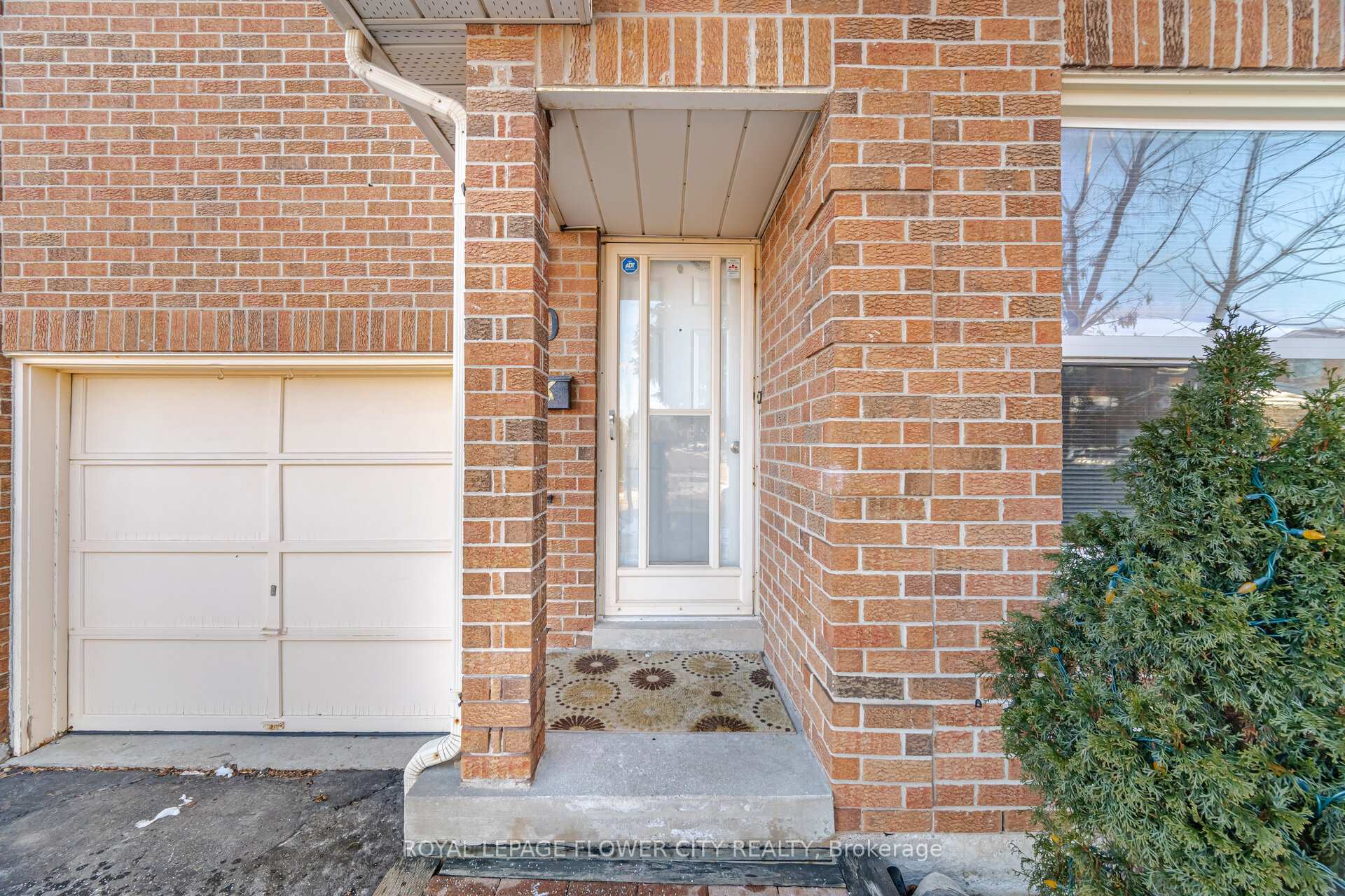 Photo 4 of 20 Trewartha Crescent, Brampton, Heart Lake West — HOMEH