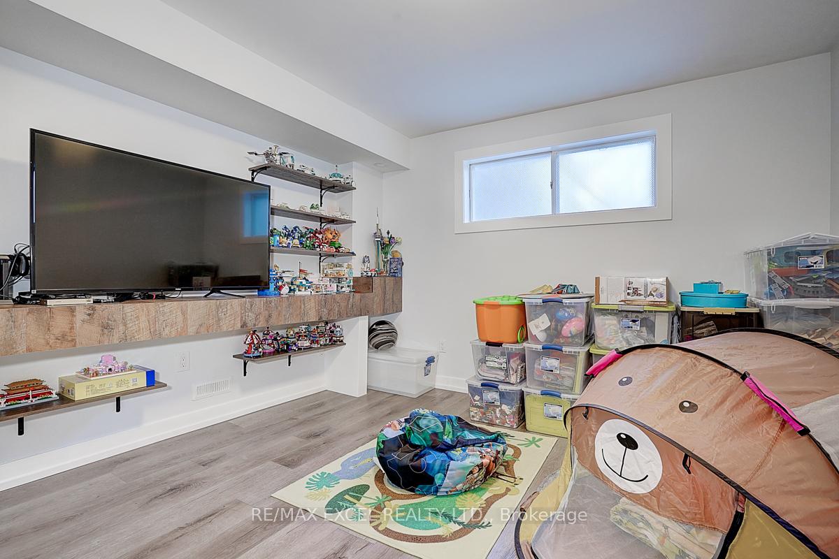 Photo 9 of 112 Guthrie Crescent, Whitby, Lynde Creek — HOMEH