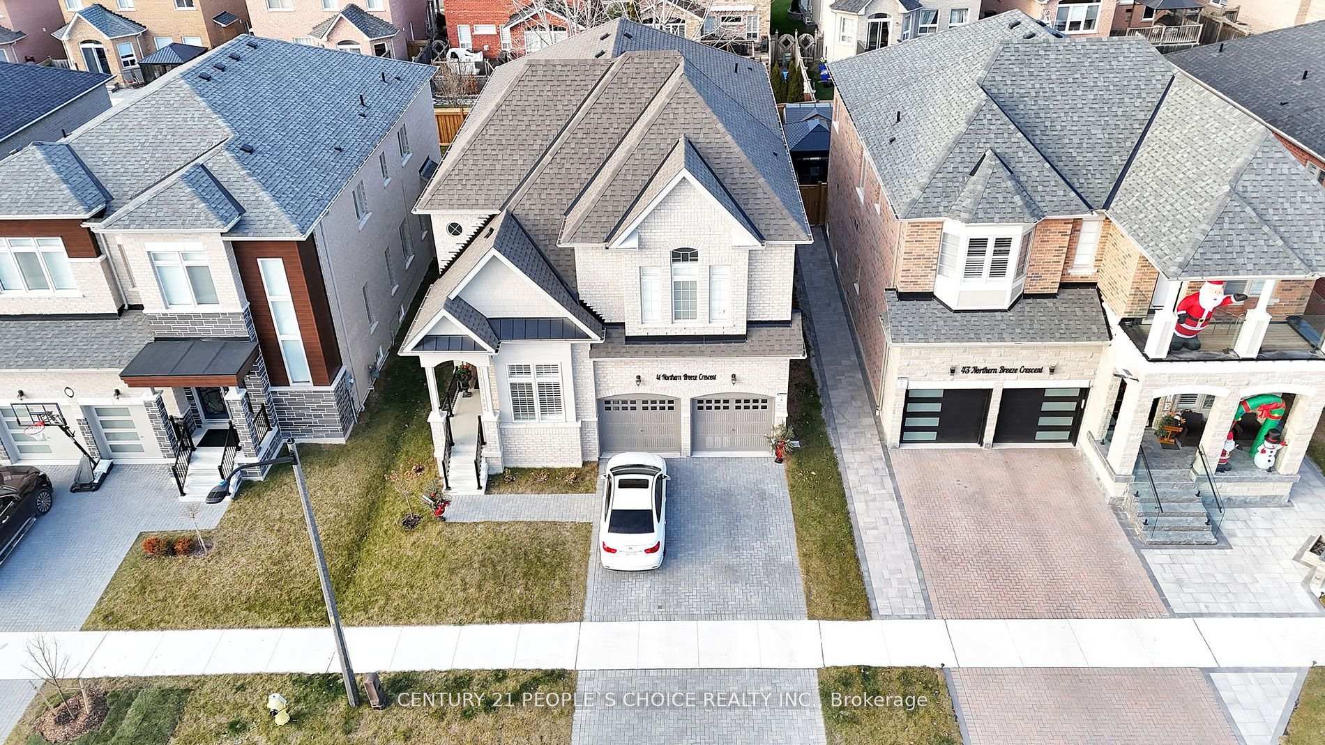 Photo 3 of 41 Northern Breeze Crescent, Whitby, Rolling Acres — HOMEH