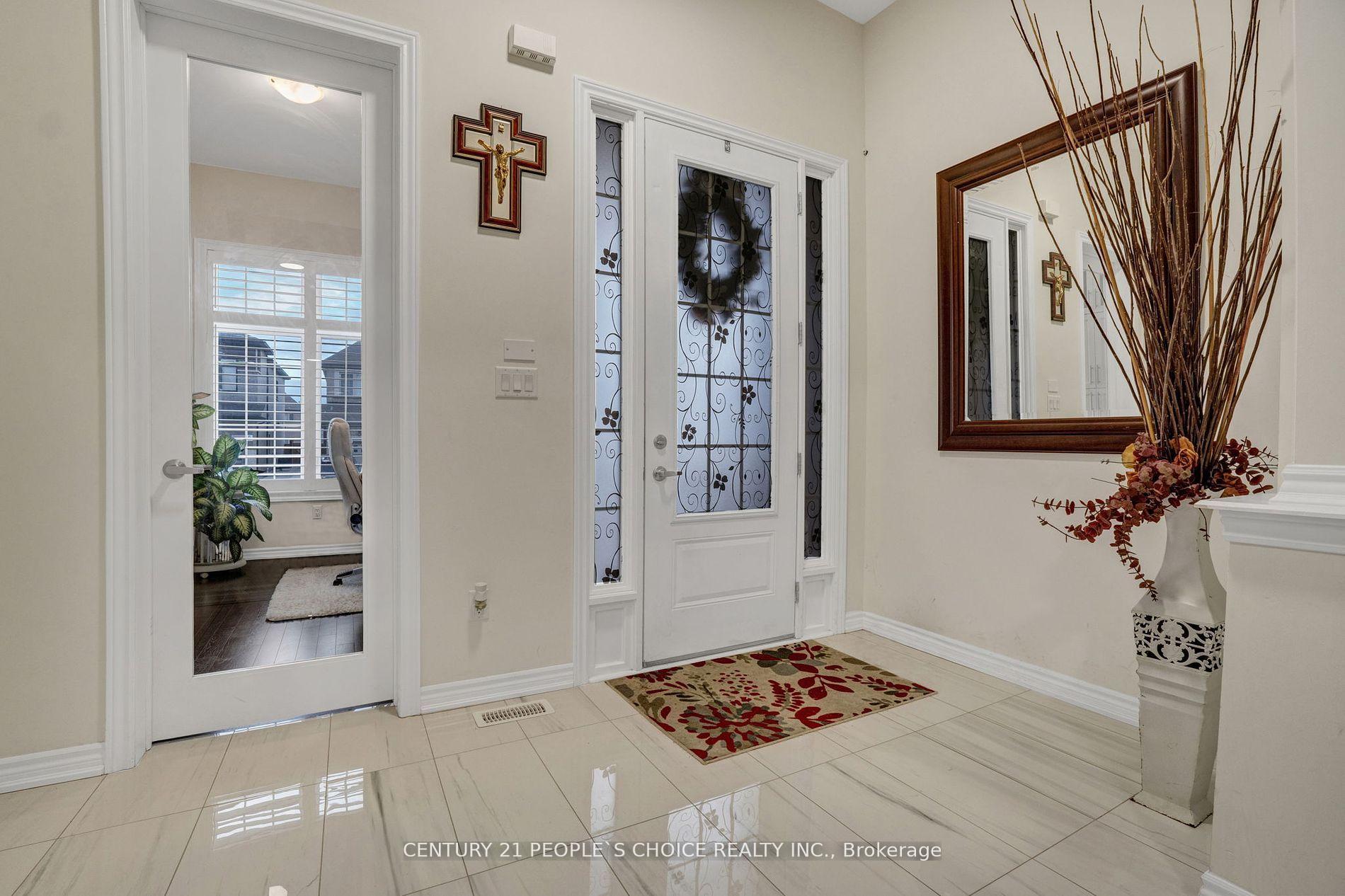 Photo 8 of 41 Northern Breeze Crescent, Whitby, Rolling Acres — HOMEH