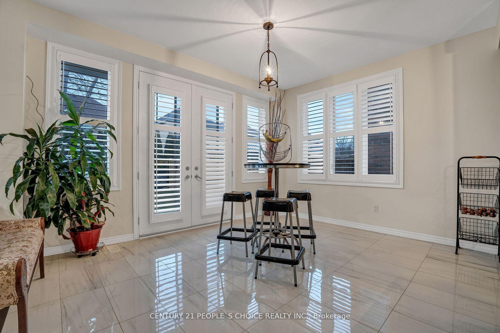 Photo 9 of 41 Northern Breeze Crescent, Whitby, Rolling Acres — HOMEH