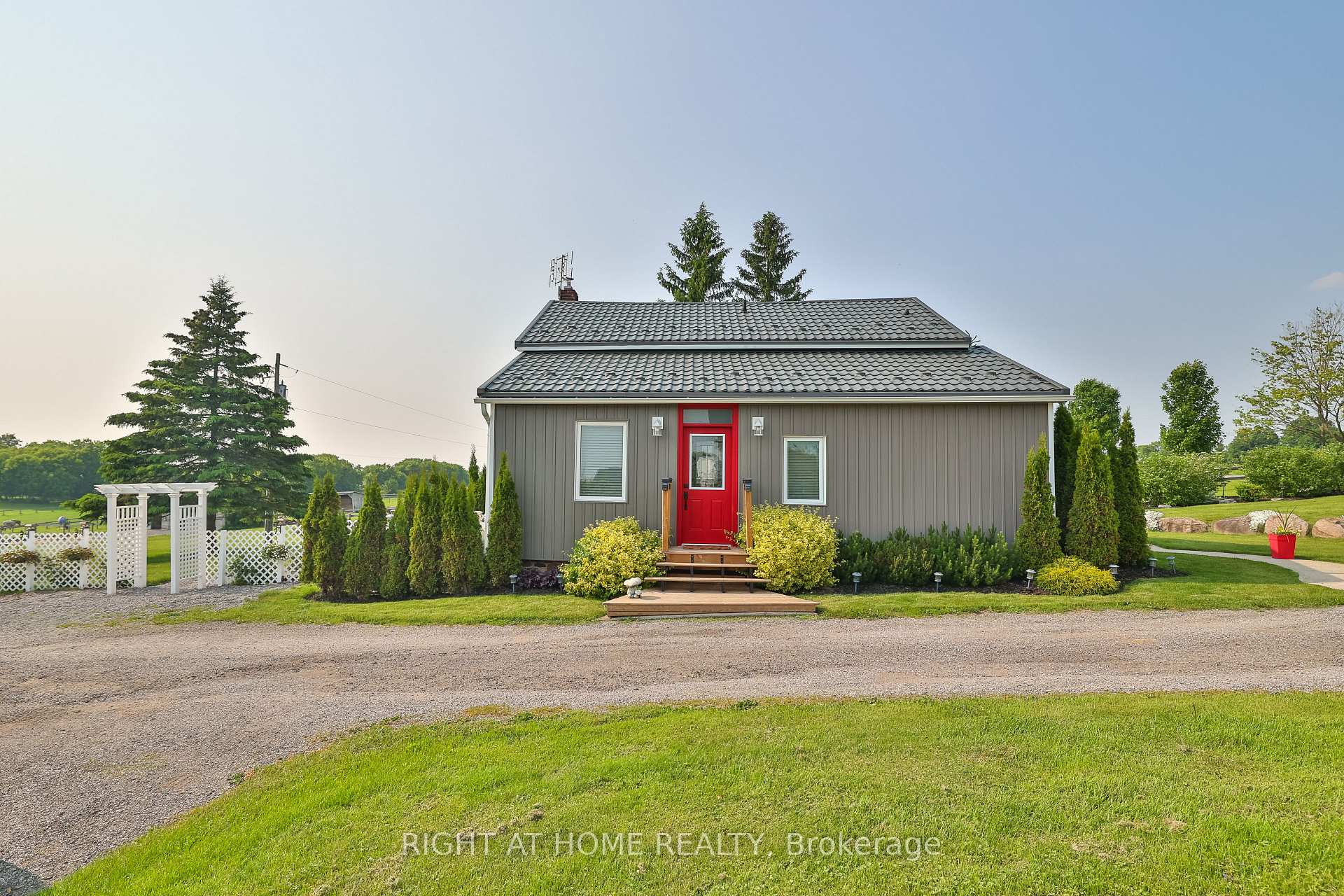 Photo 4 of 6406 Clemens Road, Clarington, Bowmanville — HOMEH